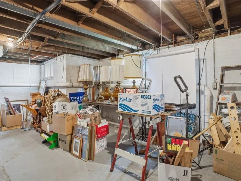 Basement w/1st floor access