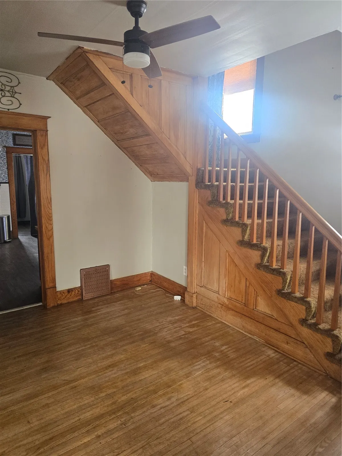 staircase/front entrance