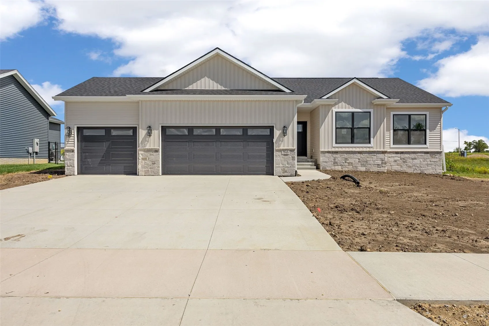 7515 Country Ridge Drive NW, Cedar Rapids, Iowa 52405 – Property Featured Image