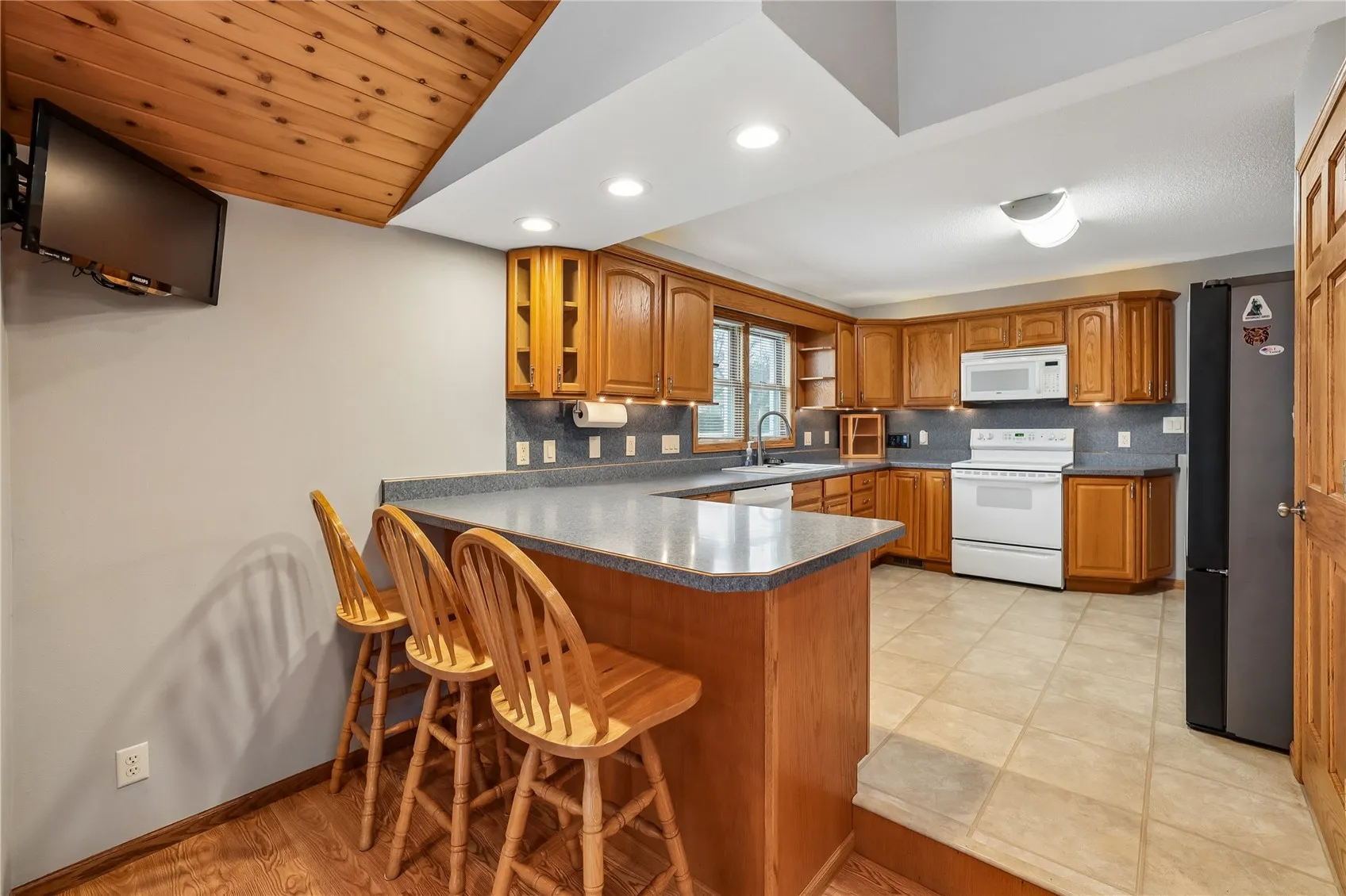 Breakfast bar and kitchen