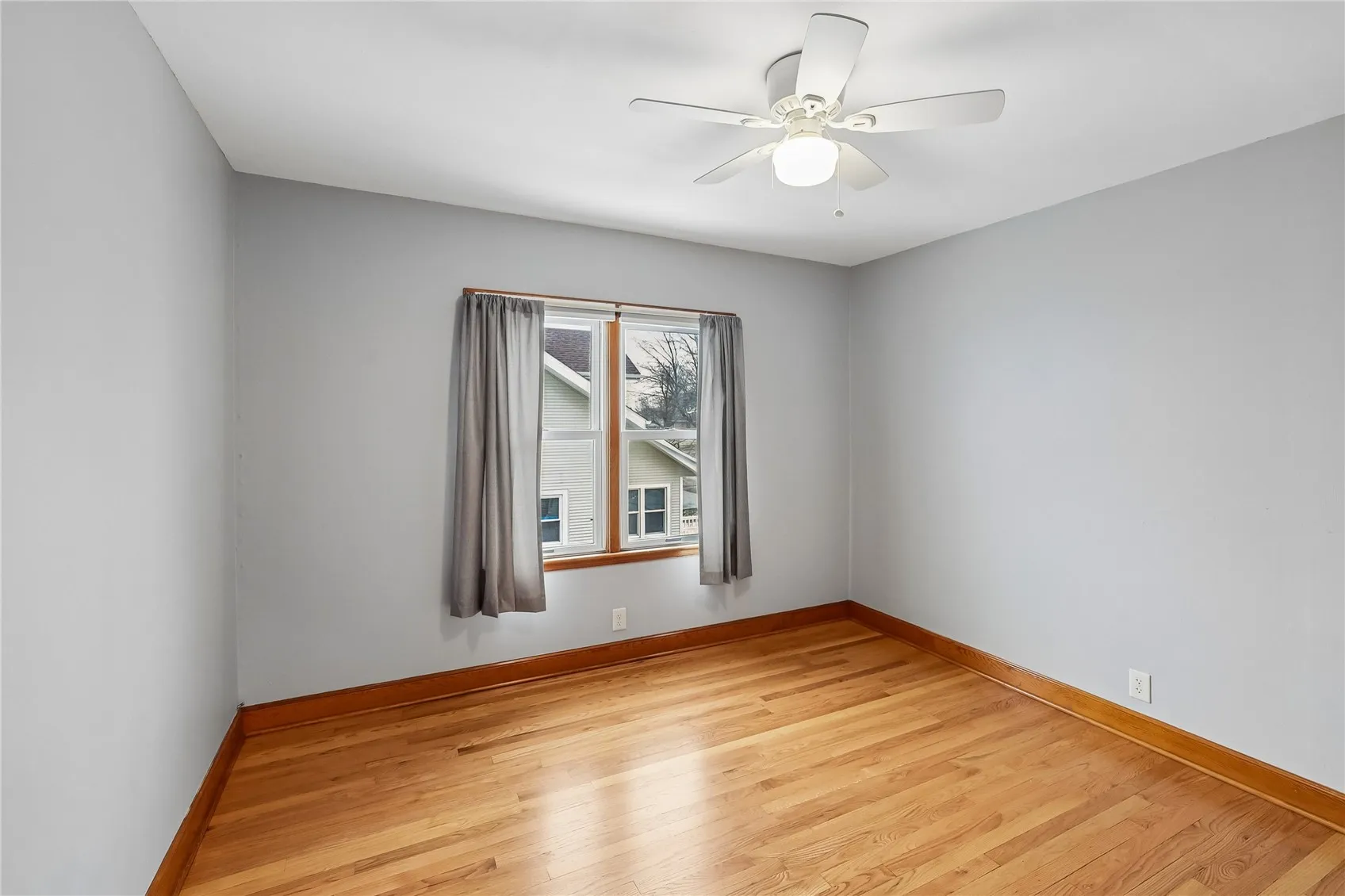 Upstairs bedroom, hardwoods!