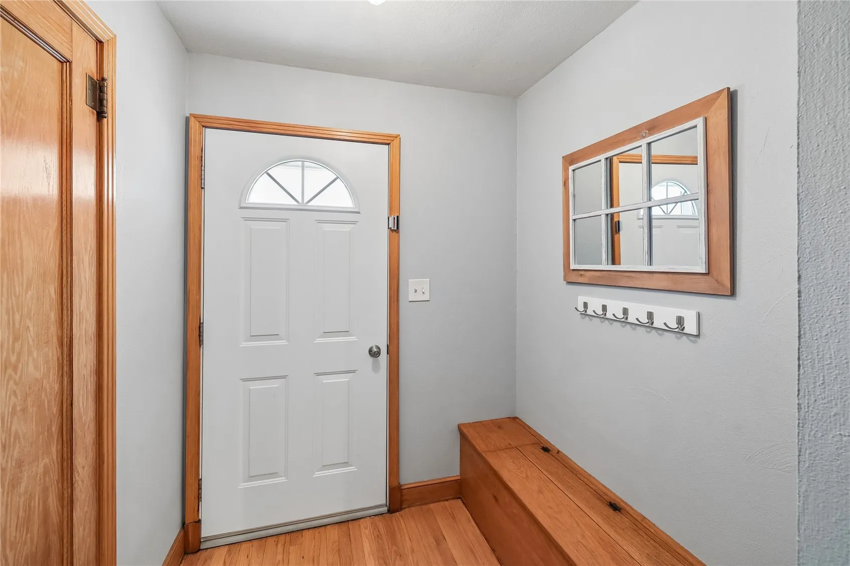Nice front entry w/ built-in bench and coat closet