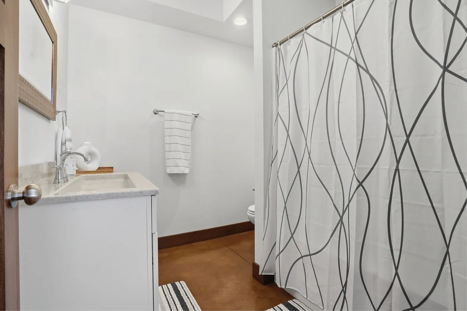Main-Floor Guest Bath