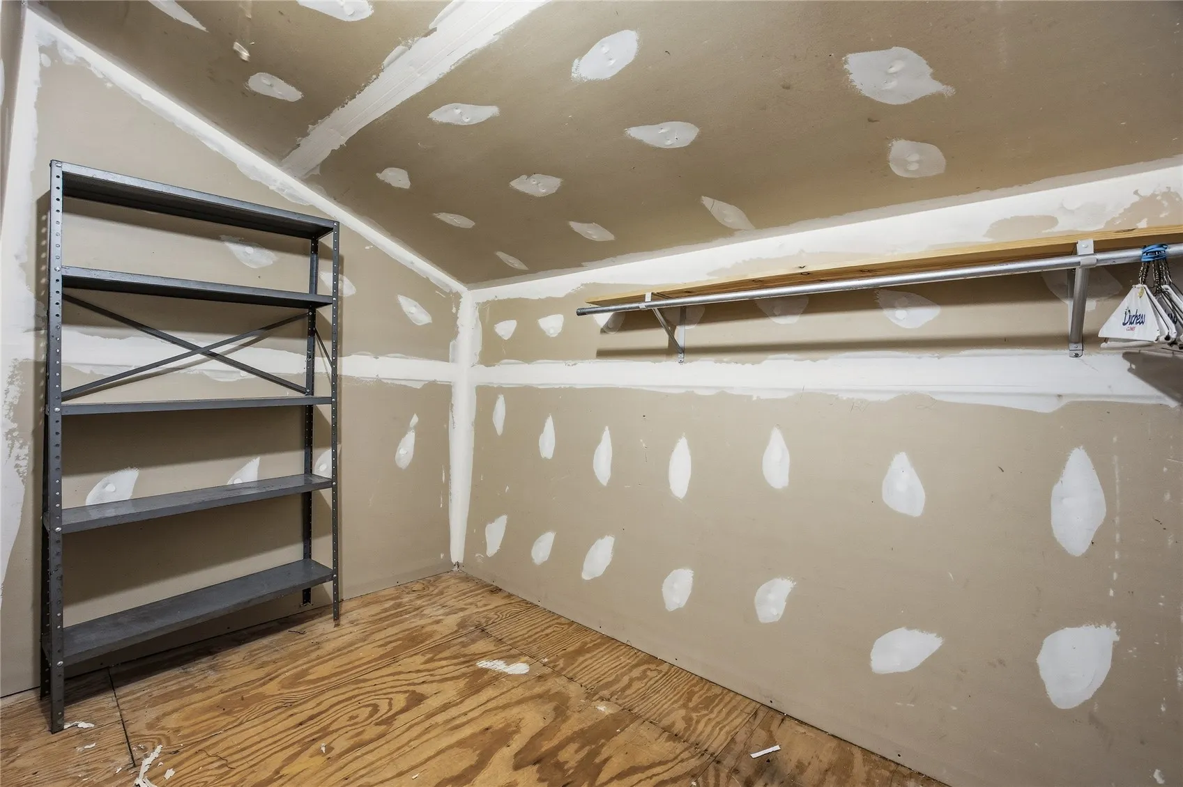 2nd level spacious storage room.