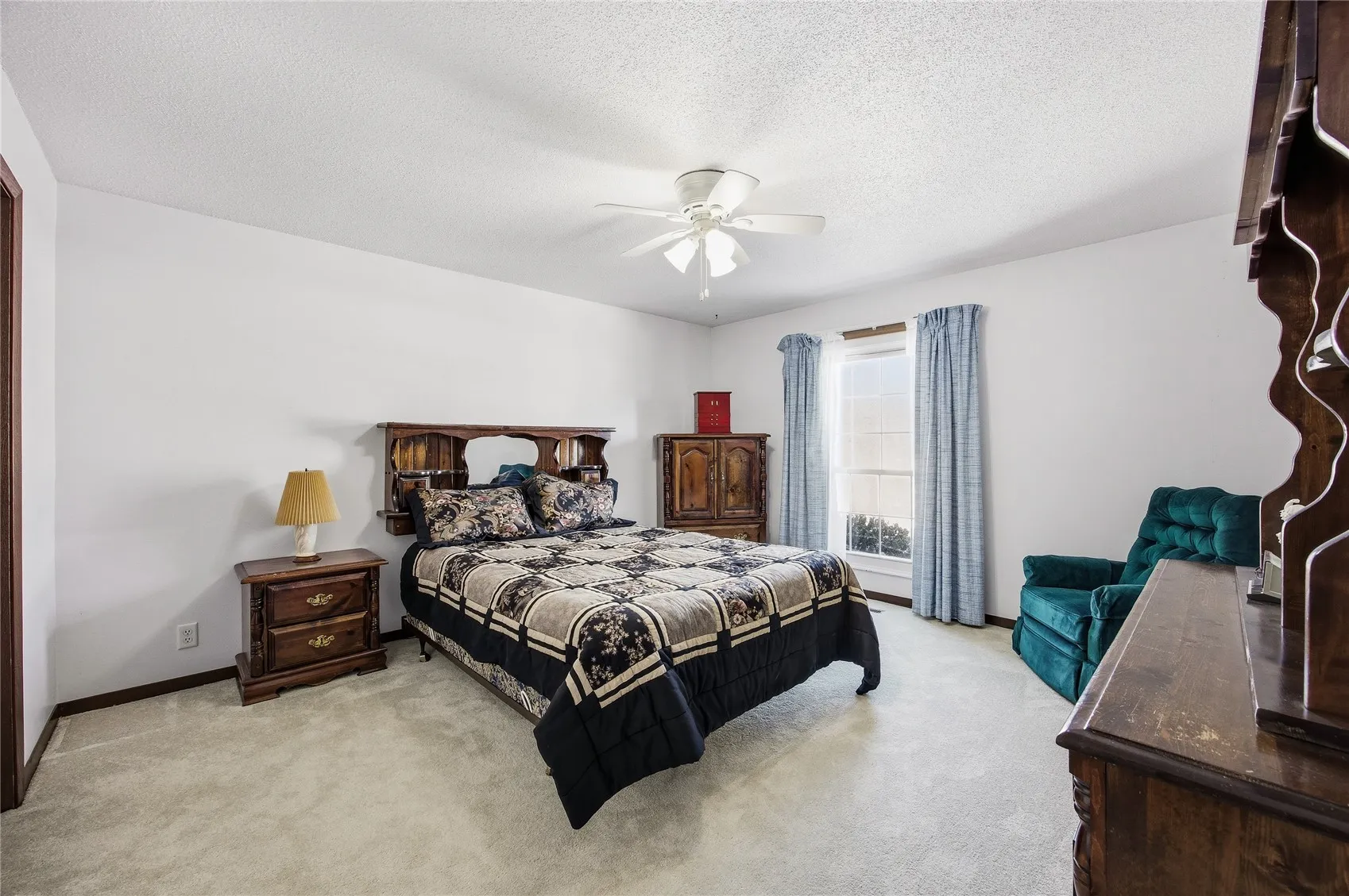 Spacious primary bedroom.