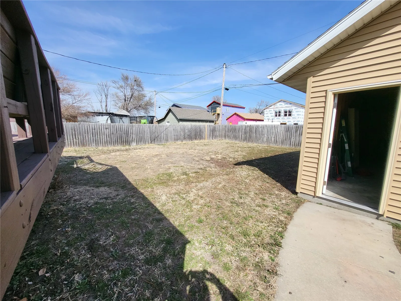 Large backyard w/wood fence