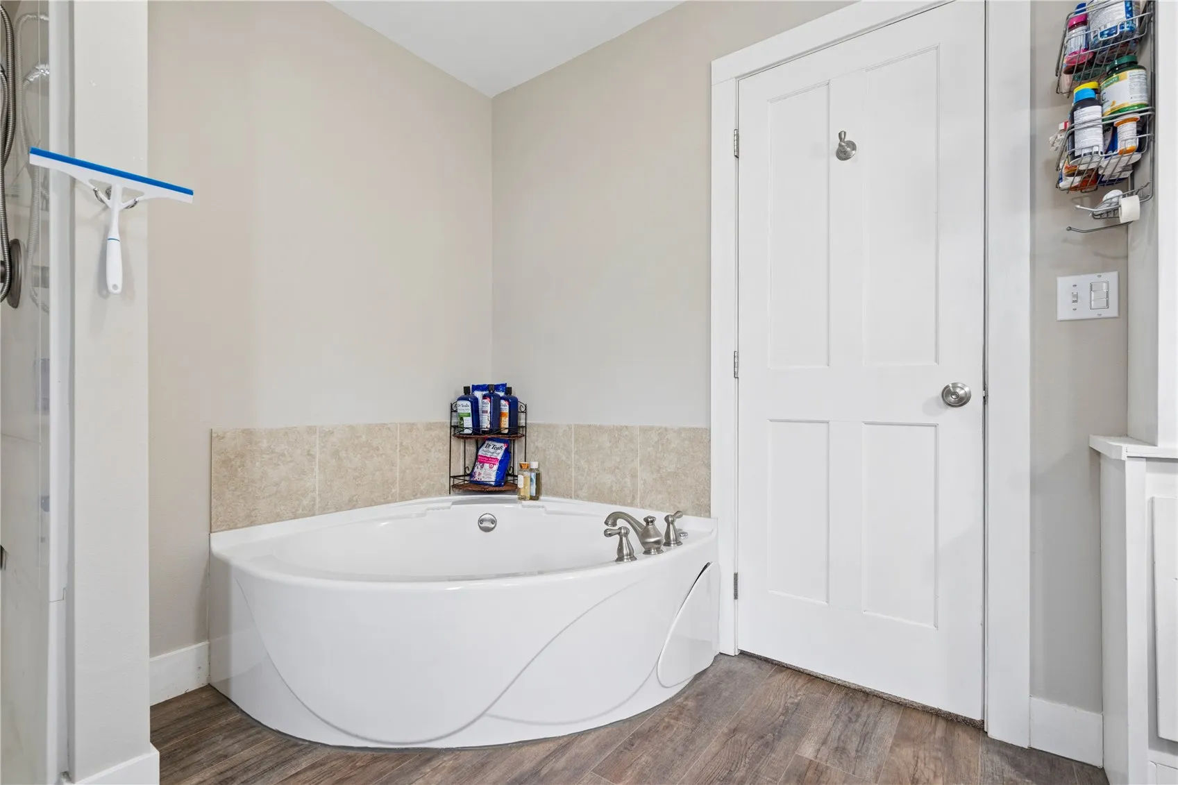 Full 2nd floor bathroom