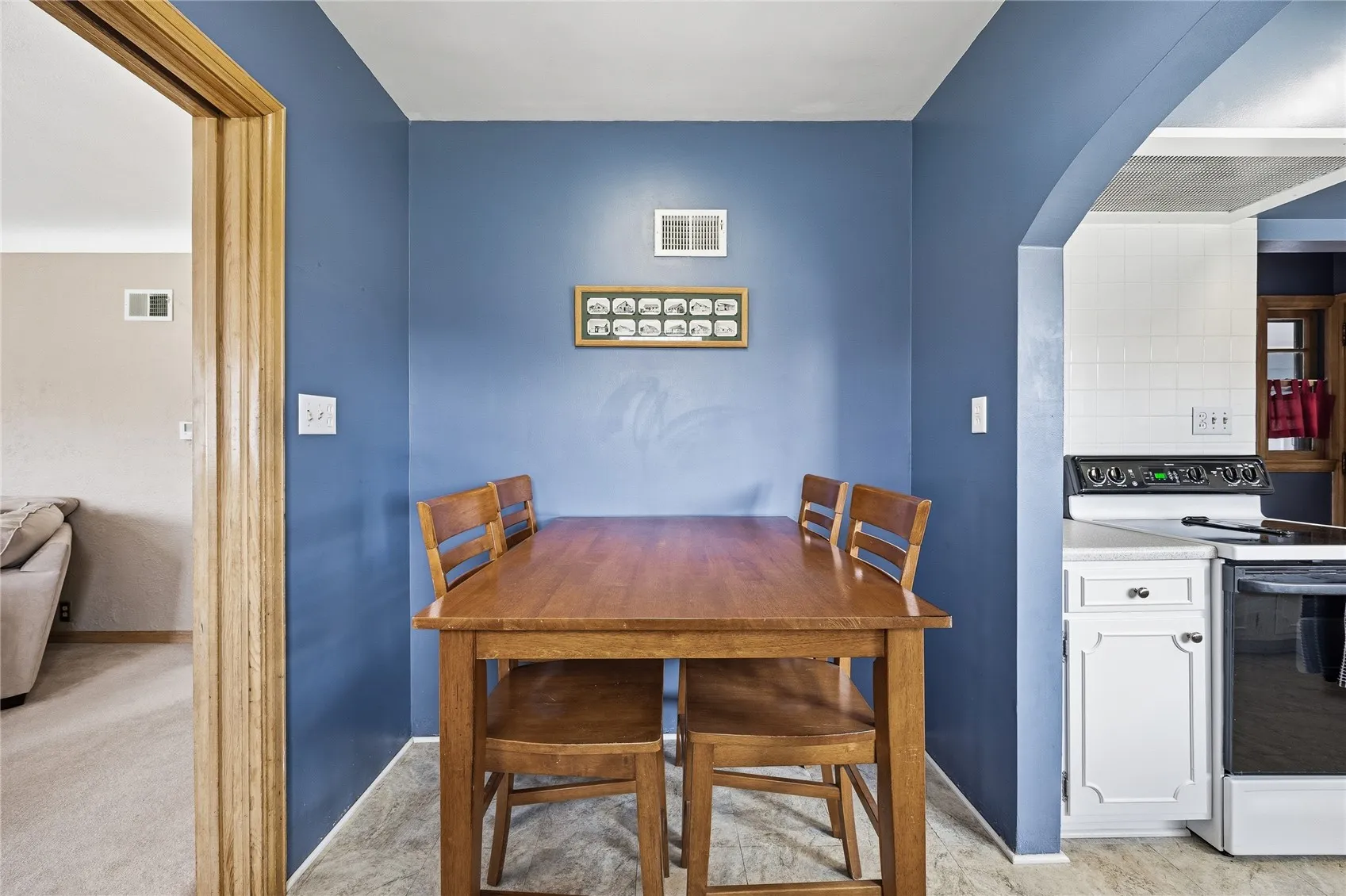 Eat-In Kitchen