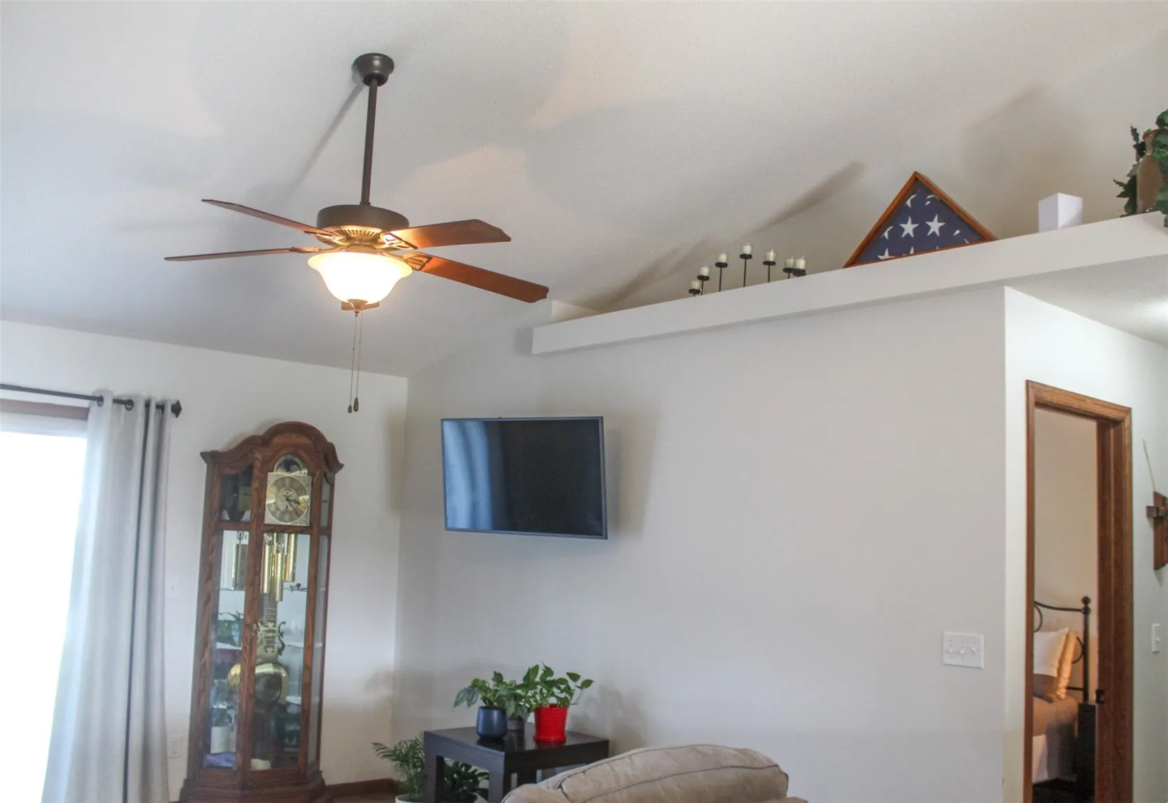 Pretty decorating area in the living room.