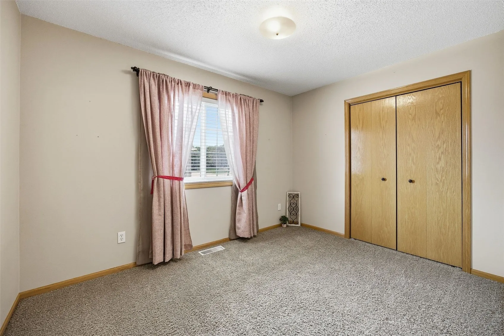 Great guest room or second bedroom