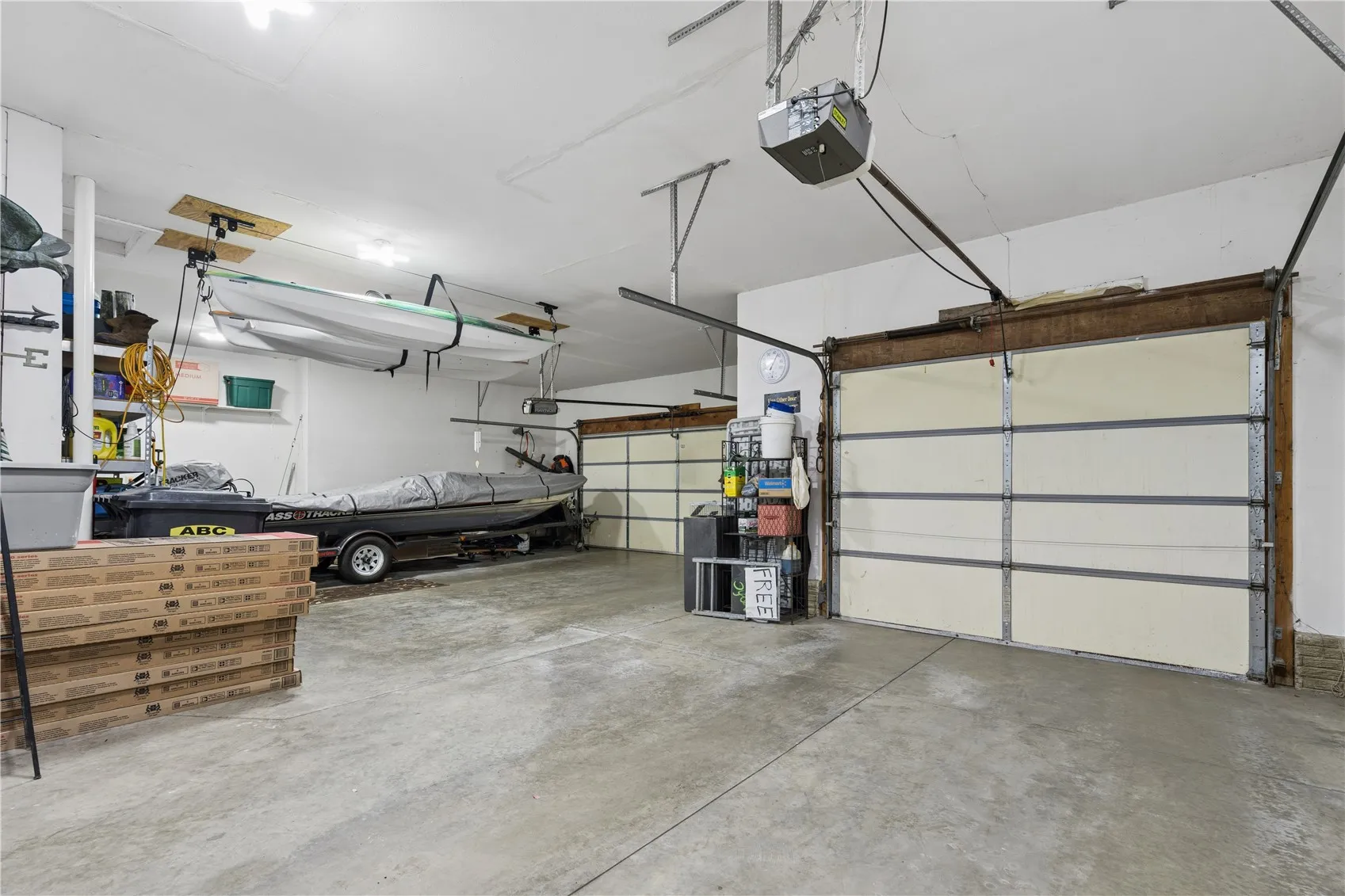 Oversized 3+ stall garage!