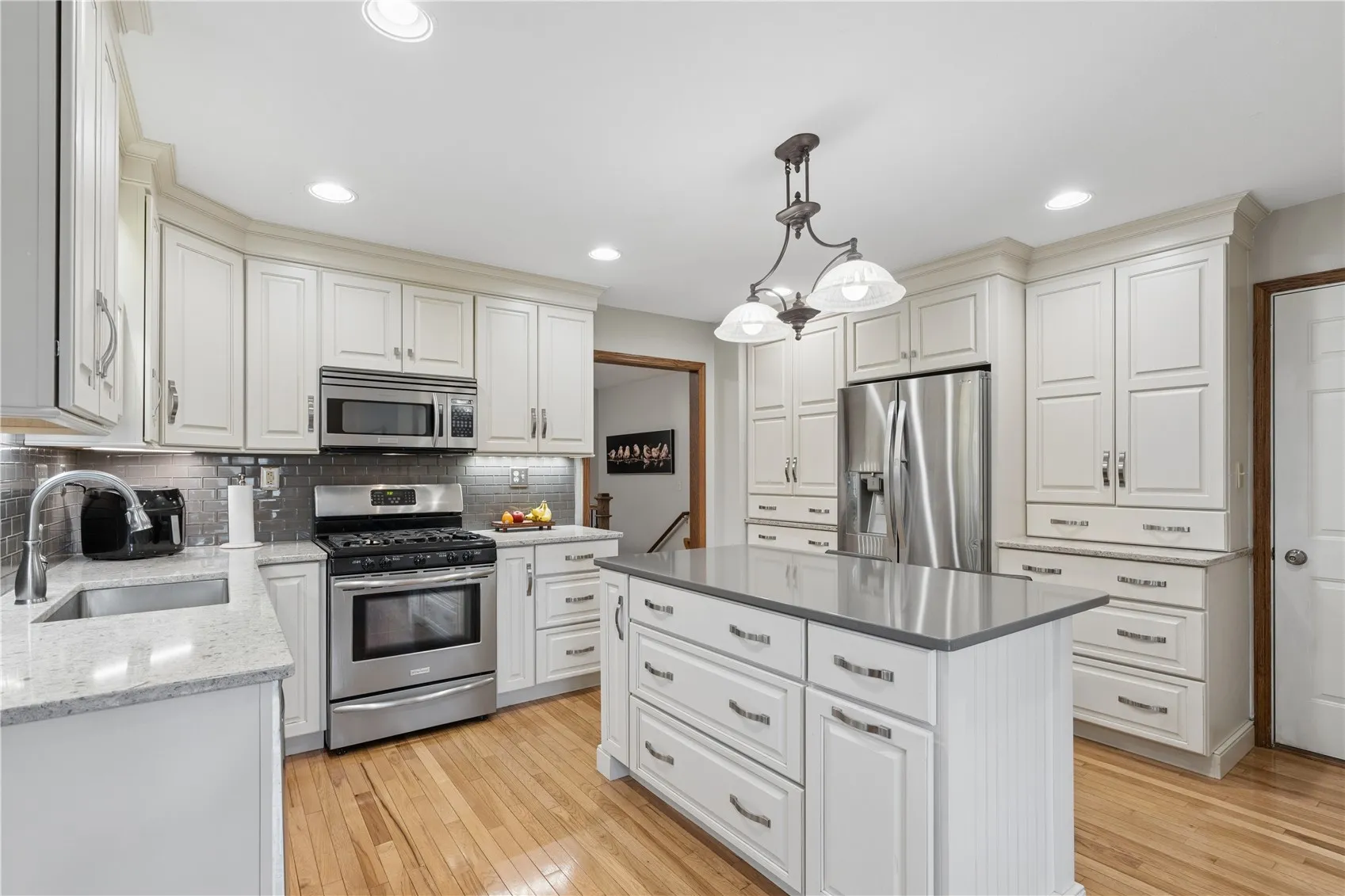Stainless steel appliances and undermount sink