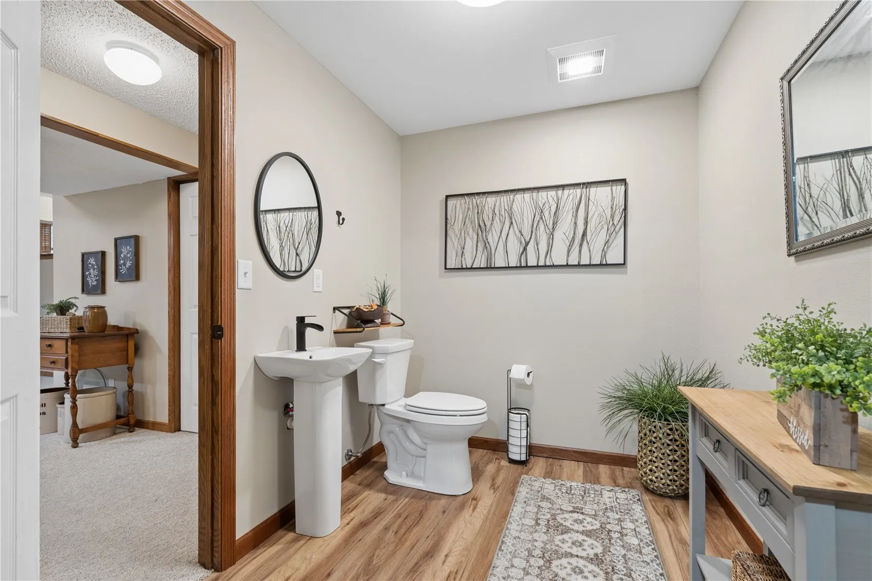 Lower level 1/2 bath