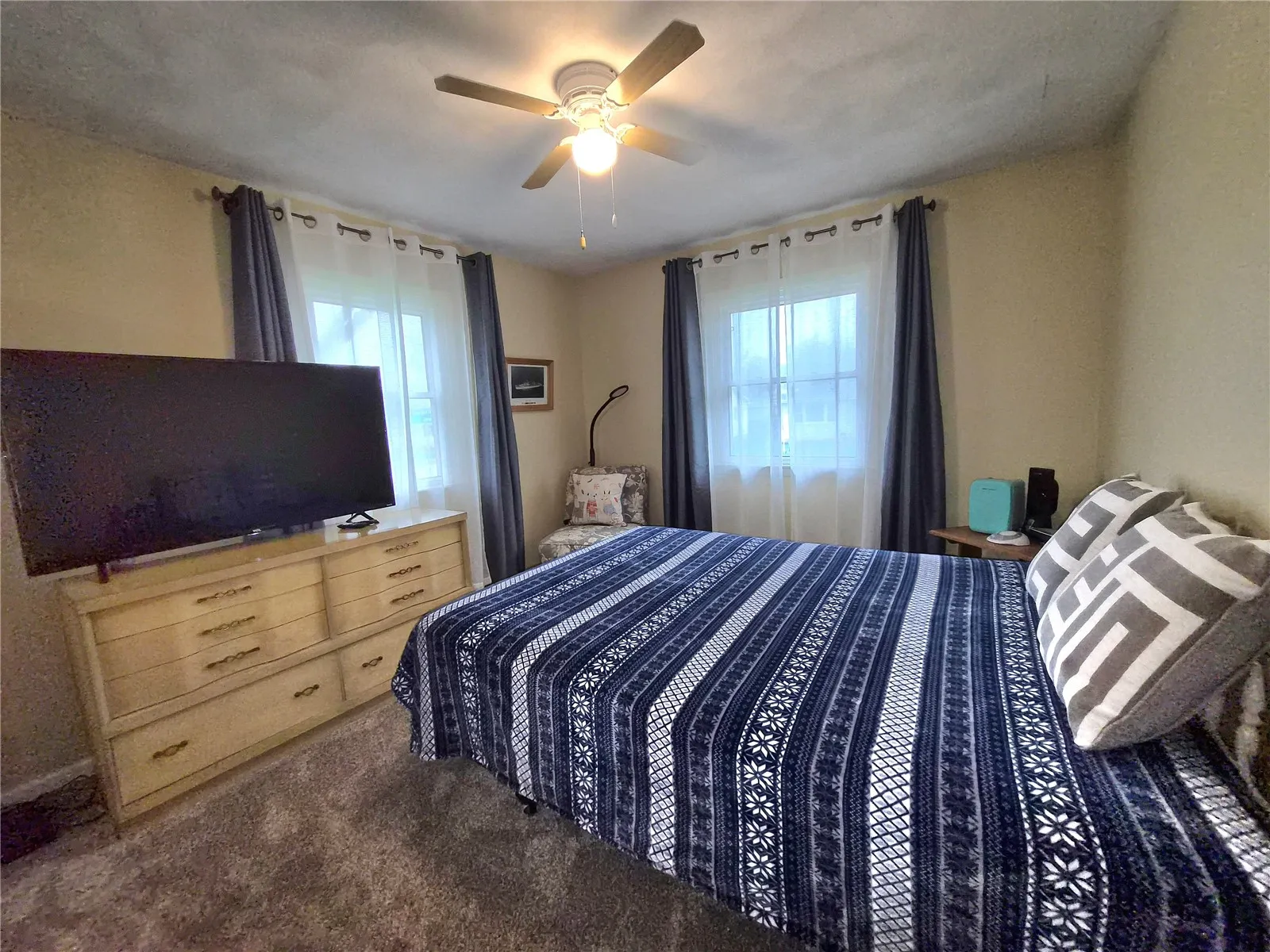 2nd bedroom has two windows for natural lights