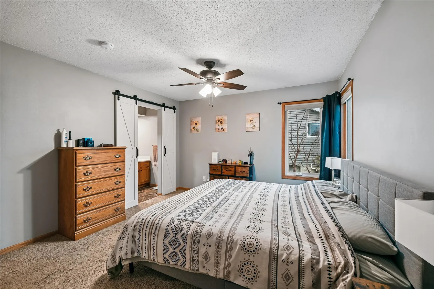 Additional primary bedroom photo