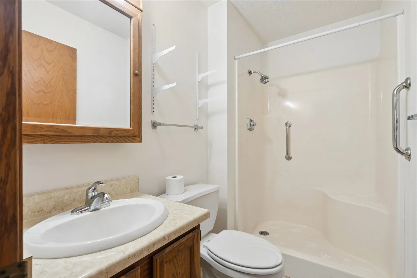 Primary bedroom suite full bathroom