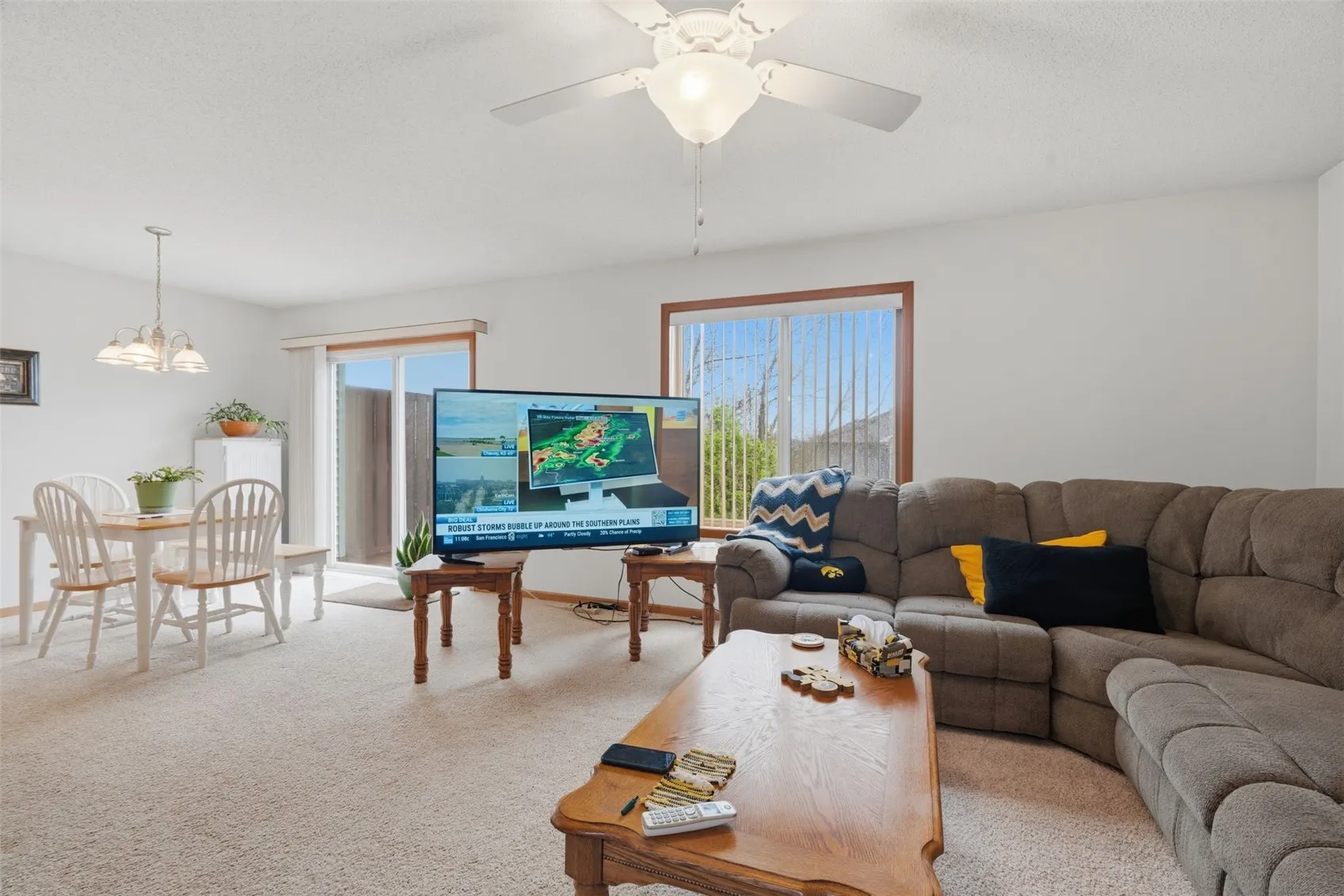 Living room dining room