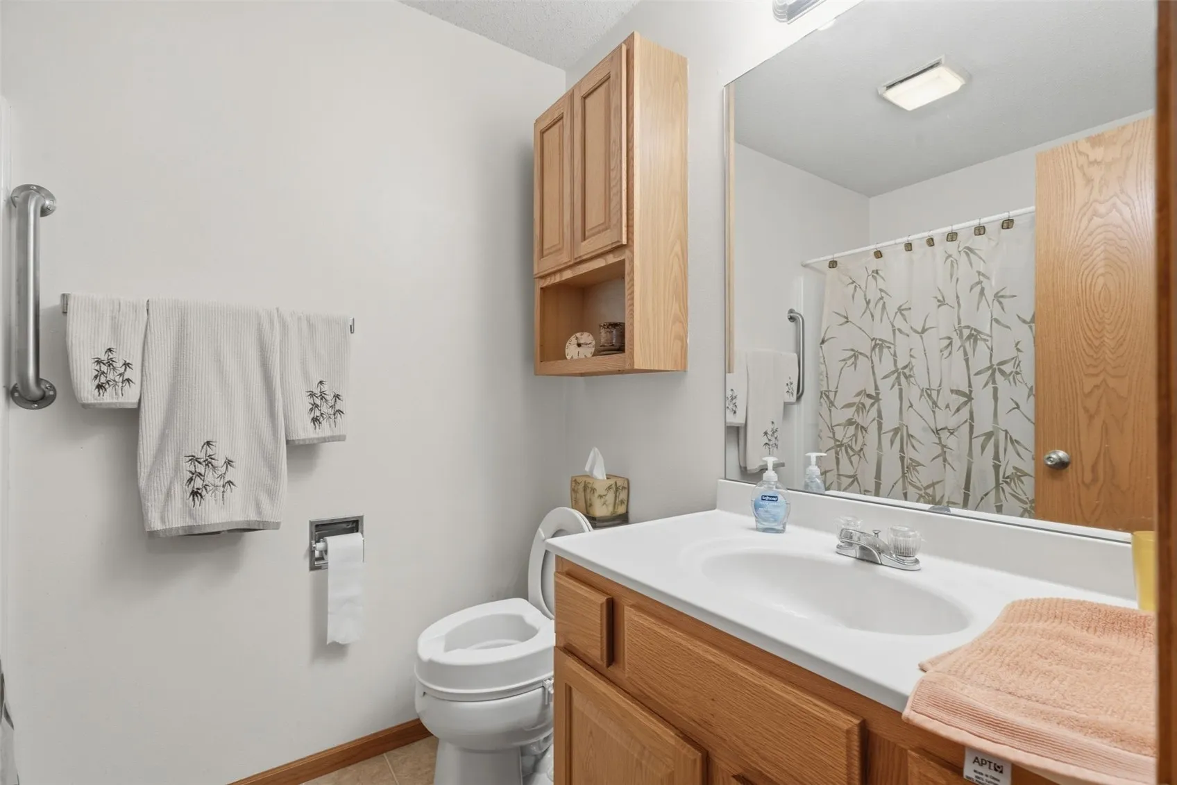 Main Bathroom with shower and tub