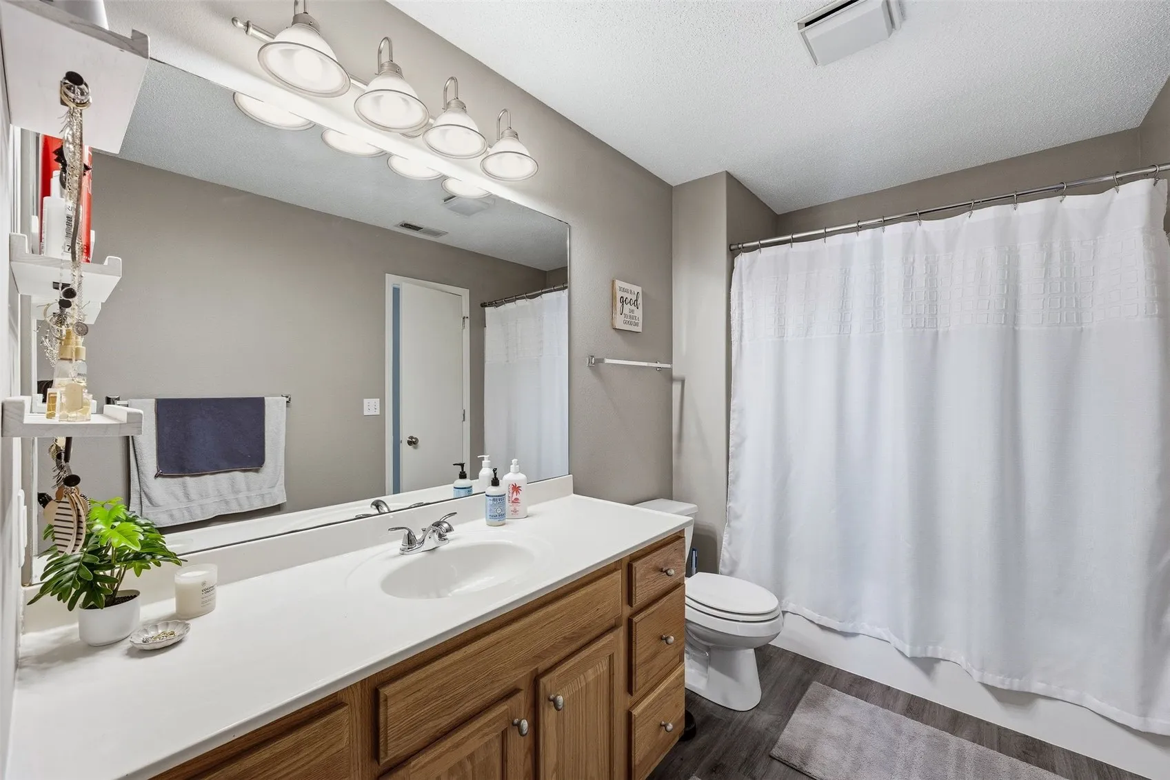 2nd floor full bath