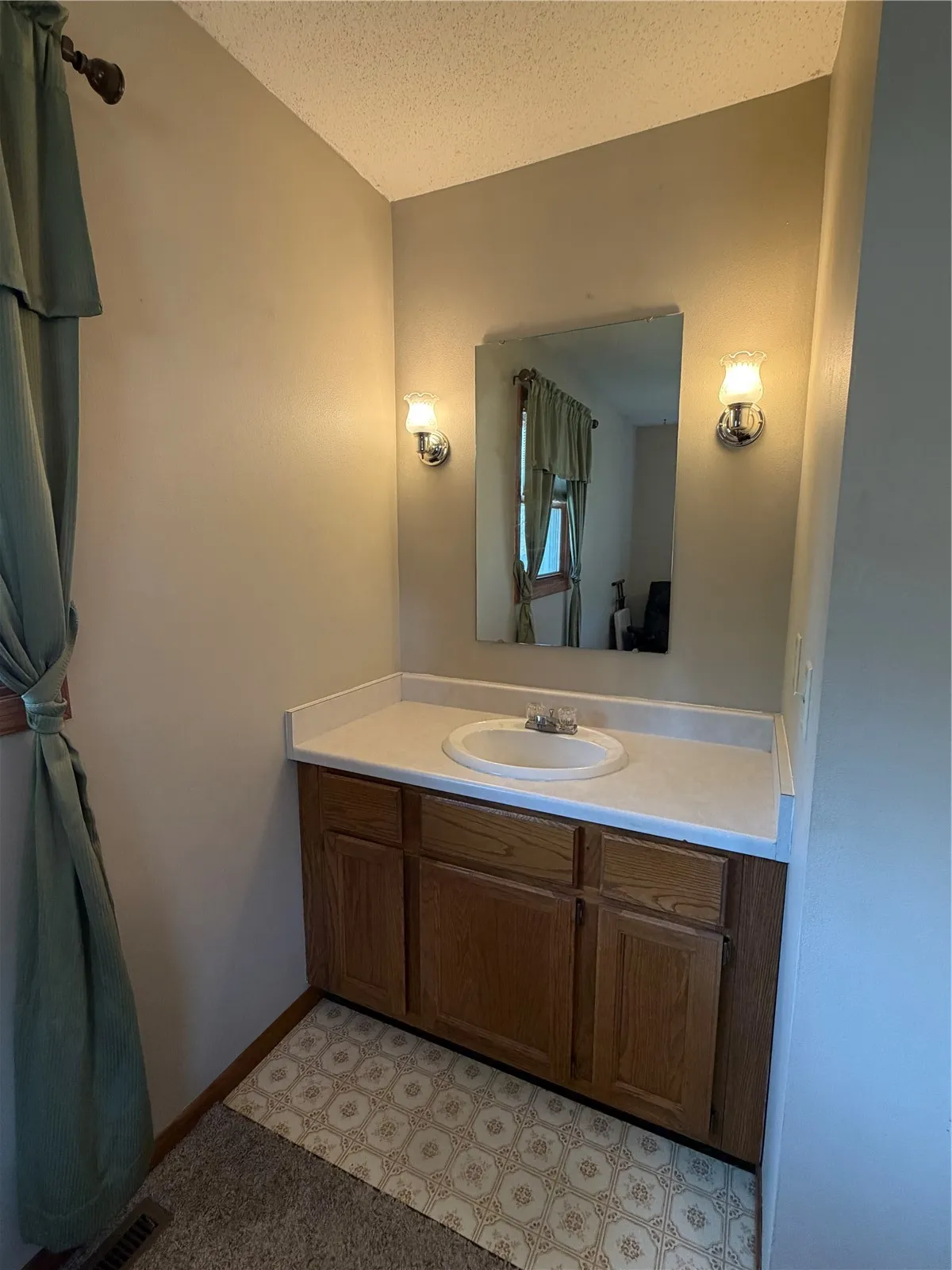 Vanity and Sink in Primary