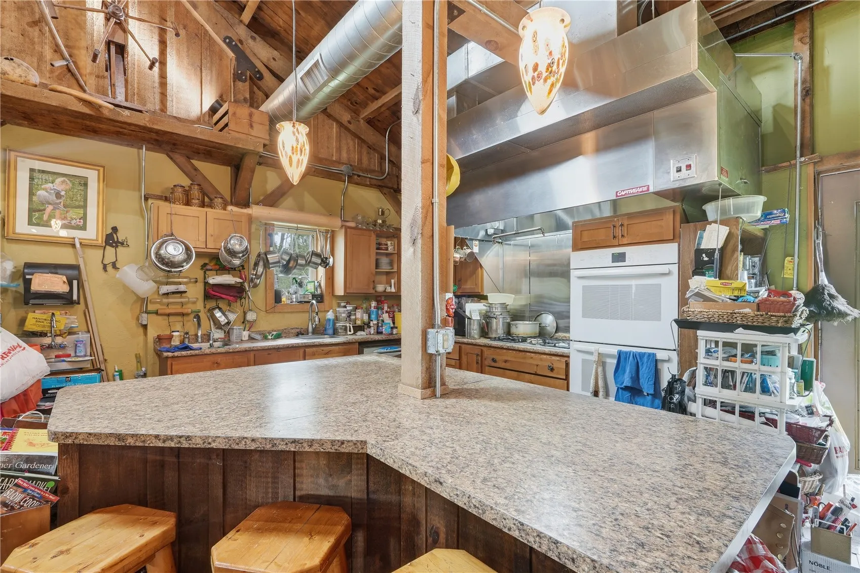 Full kitchen with hood