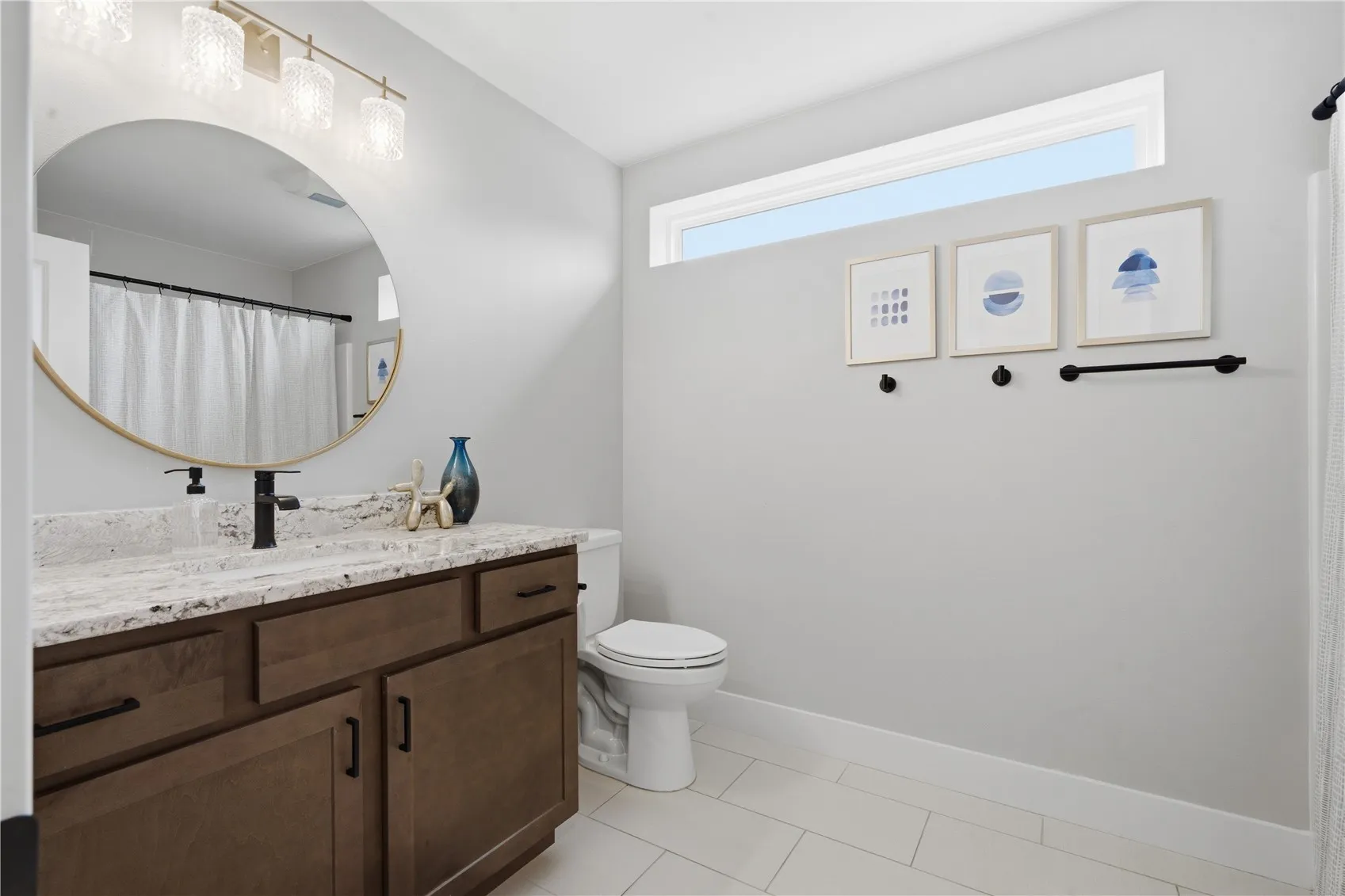 Full bathroom tub/shower combo with private daylight window