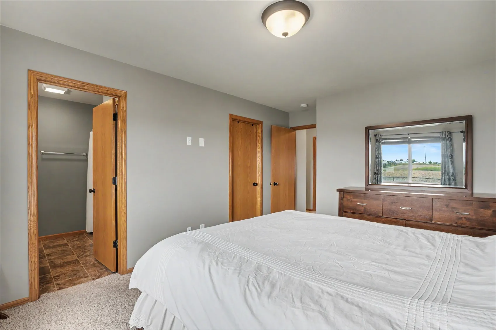 Primary Bedroom w/walk in closet and en suite bath