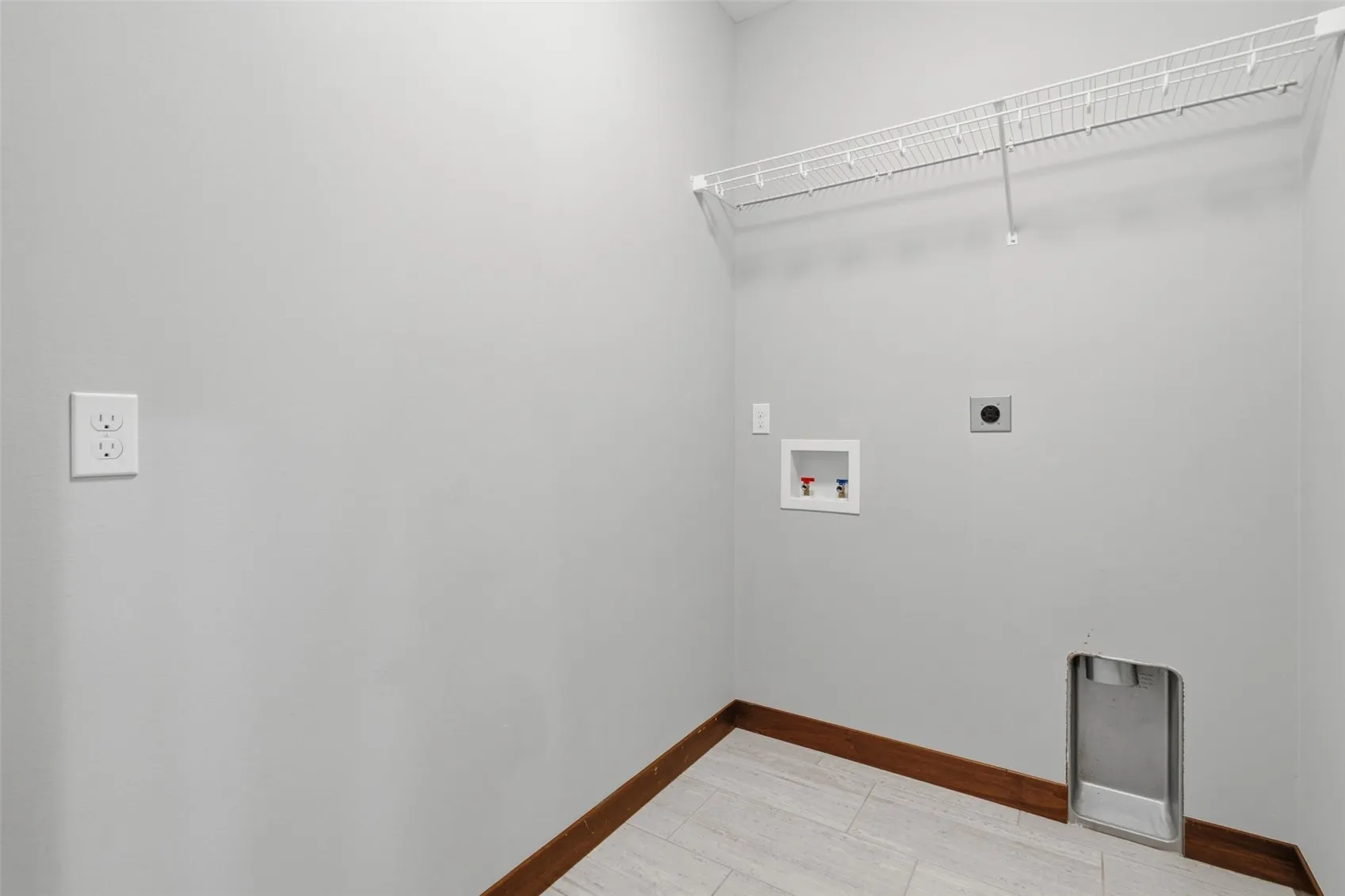Laundry, main level