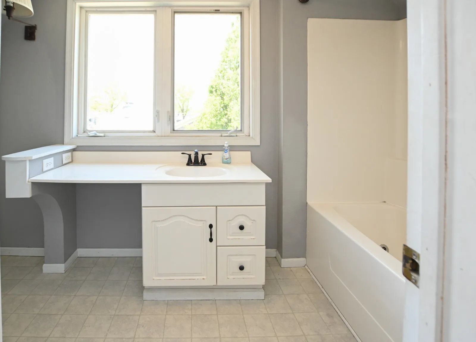 2nd floor bathroom