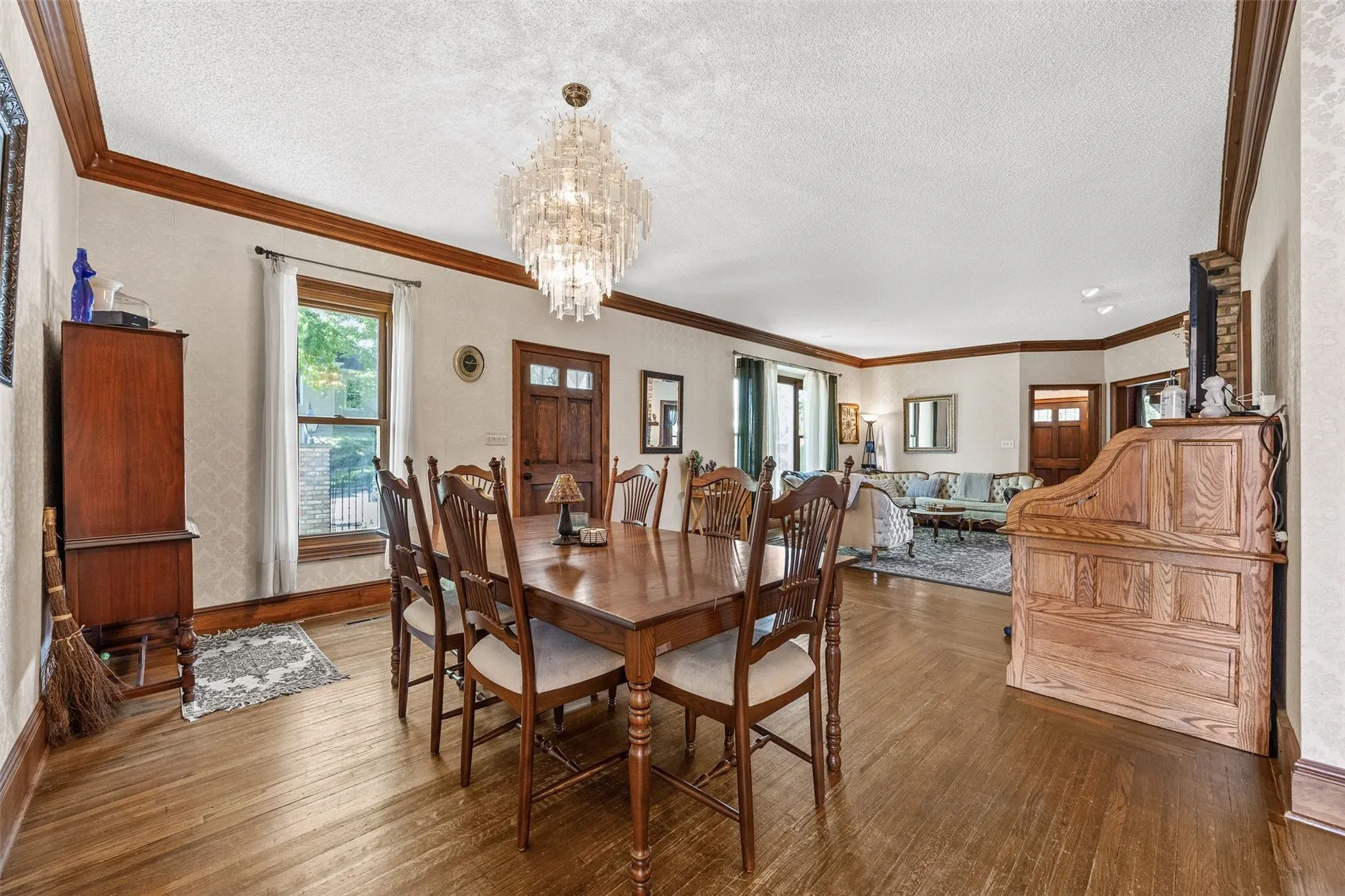 Formal Dining