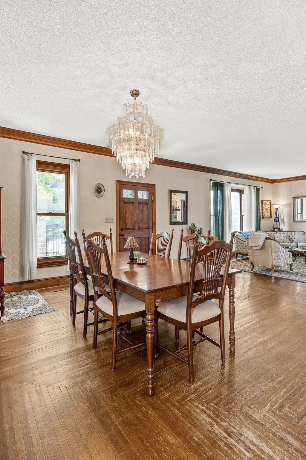 Formal Dining