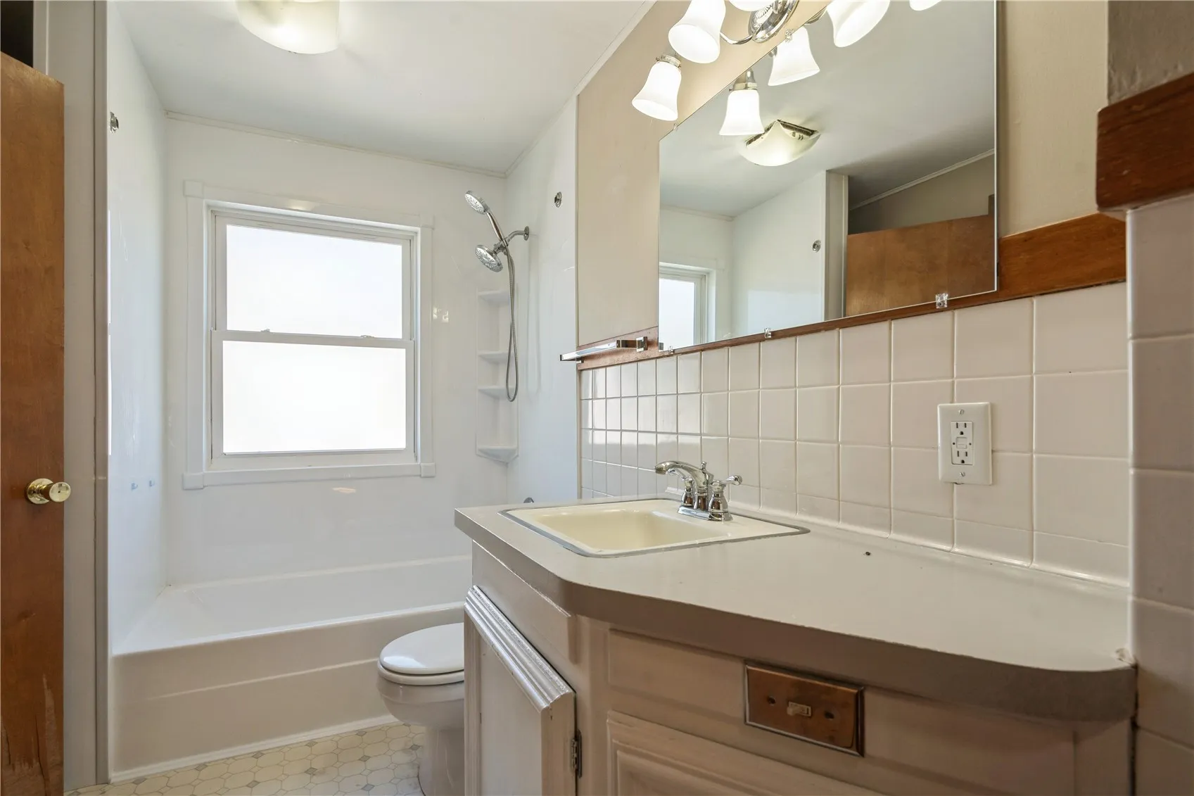 2nd Floor Bathroom
