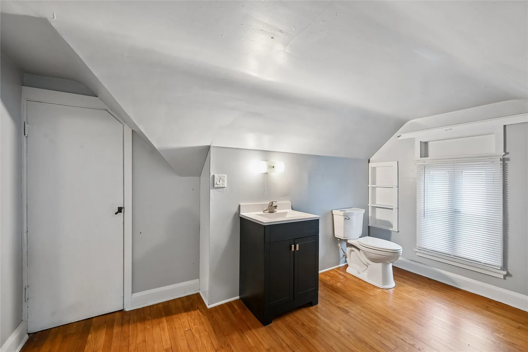Brand-new 1/2 bath
