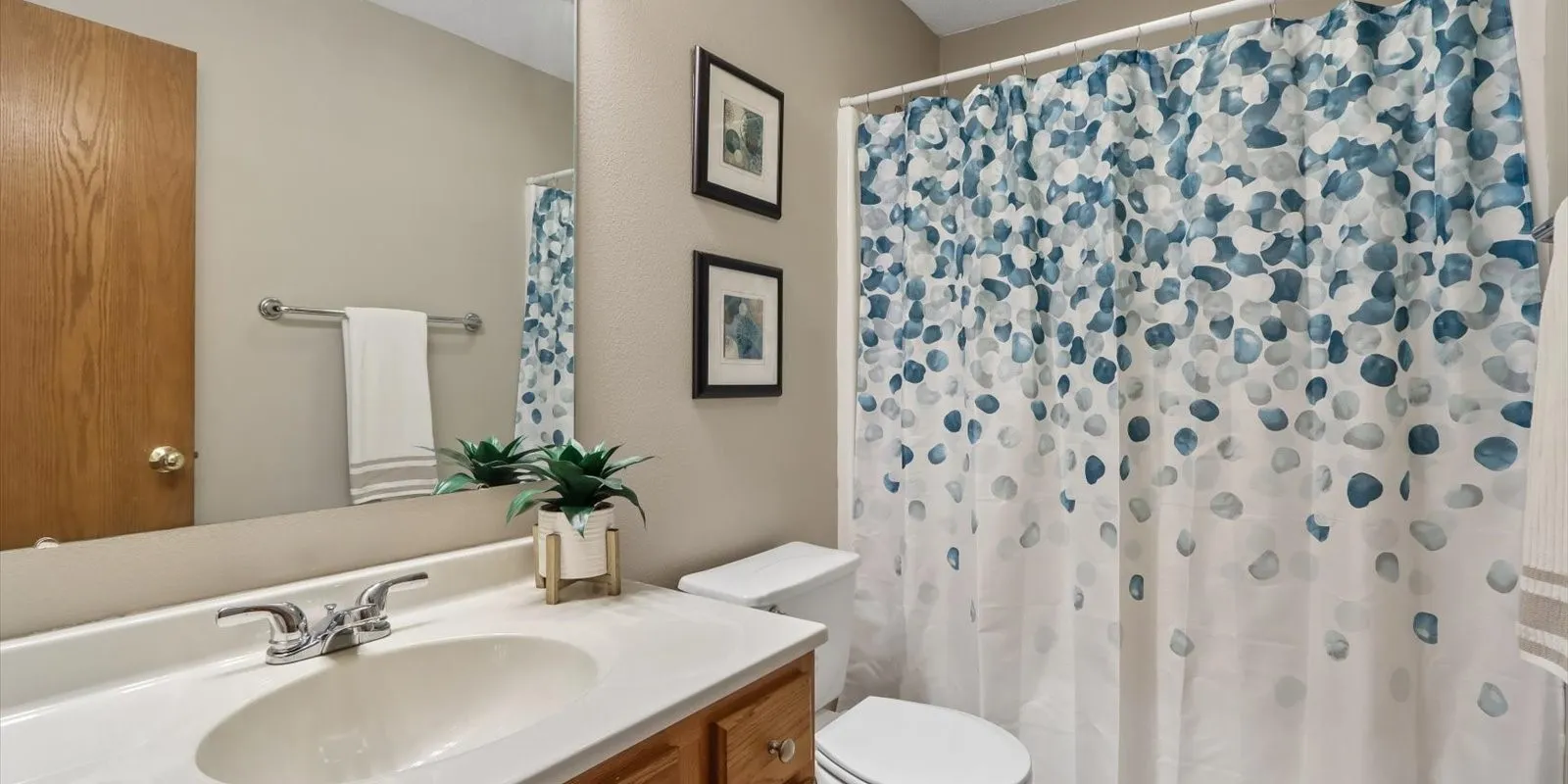 Full Hall Bath