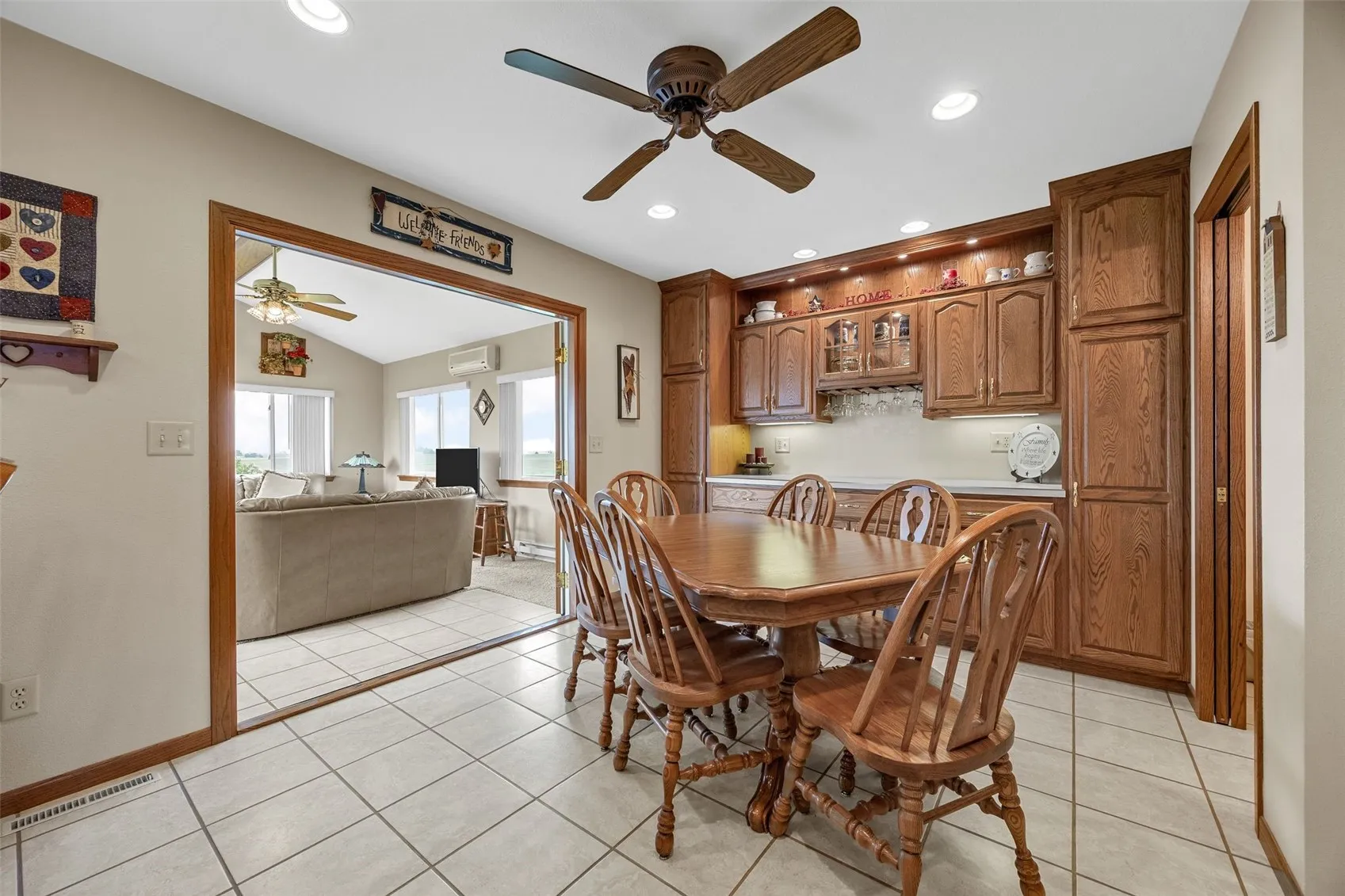 A great place for meals or for a gathering. Notice the built-ins with under cabinet lighting.