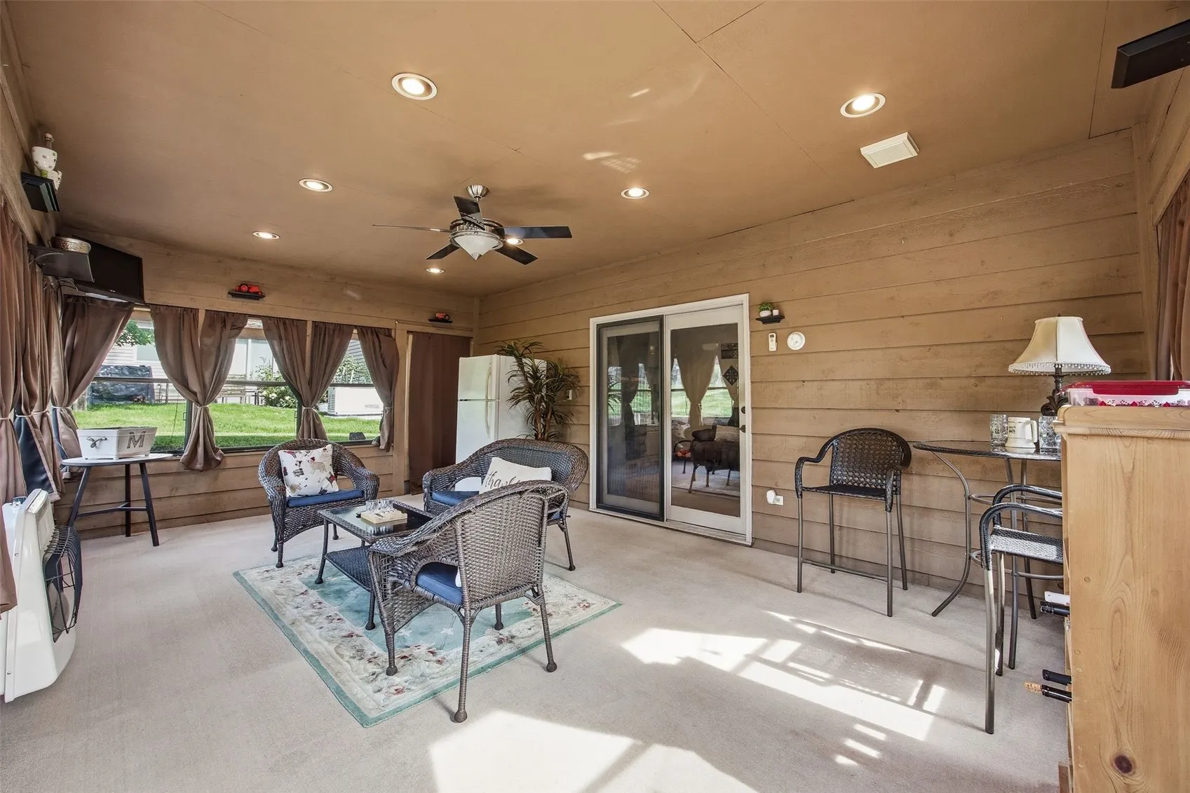 3 seasons porch