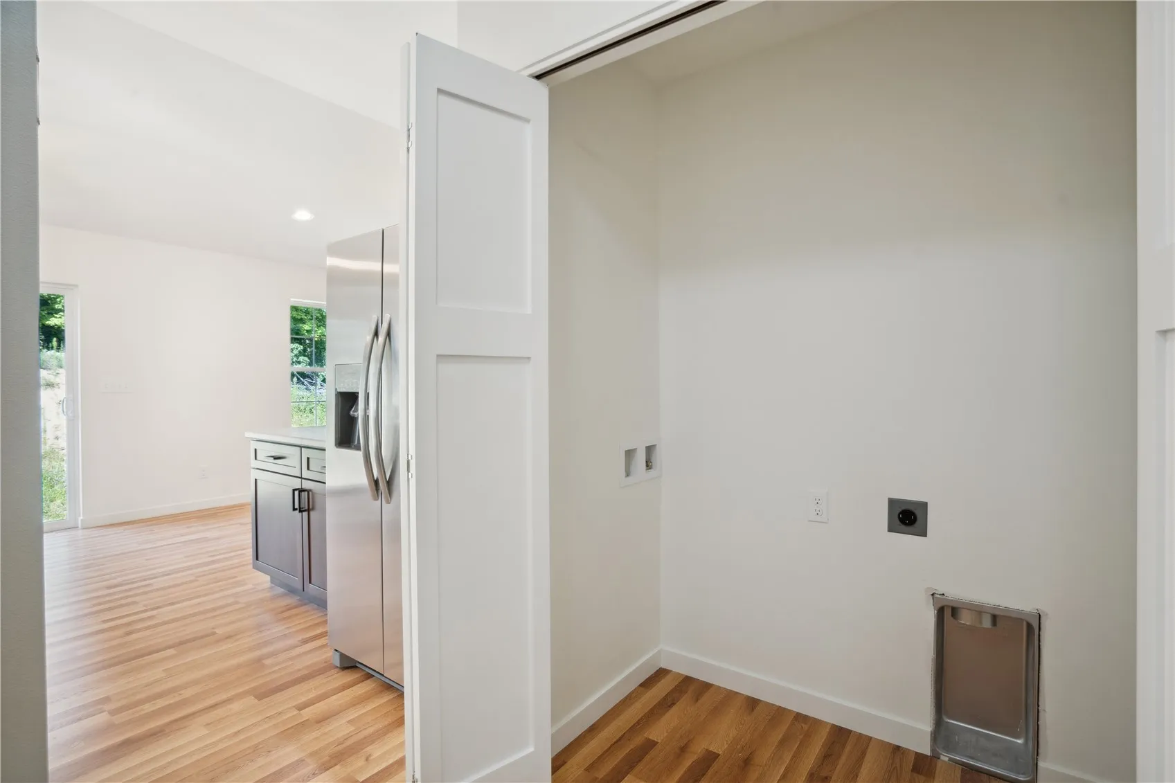 *PHOTO OF SIMILAR PROPERTY*