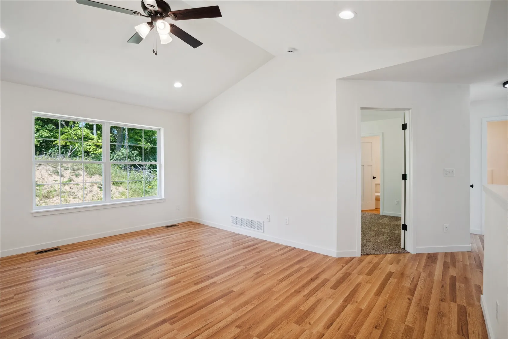 *PHOTO OF SIMILAR PROPERTY*