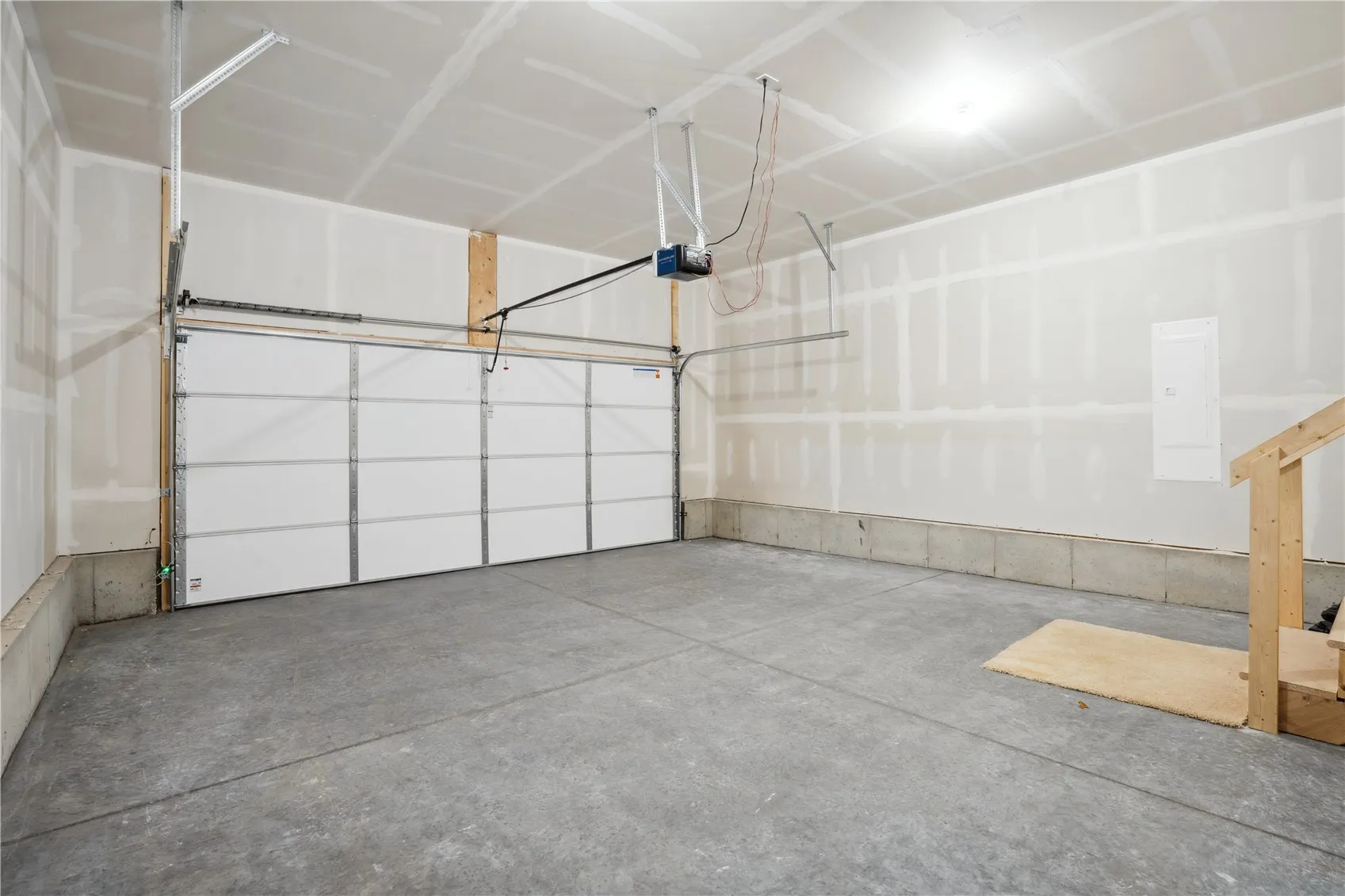 *PHOTO OF SIMILAR PROPERTY*