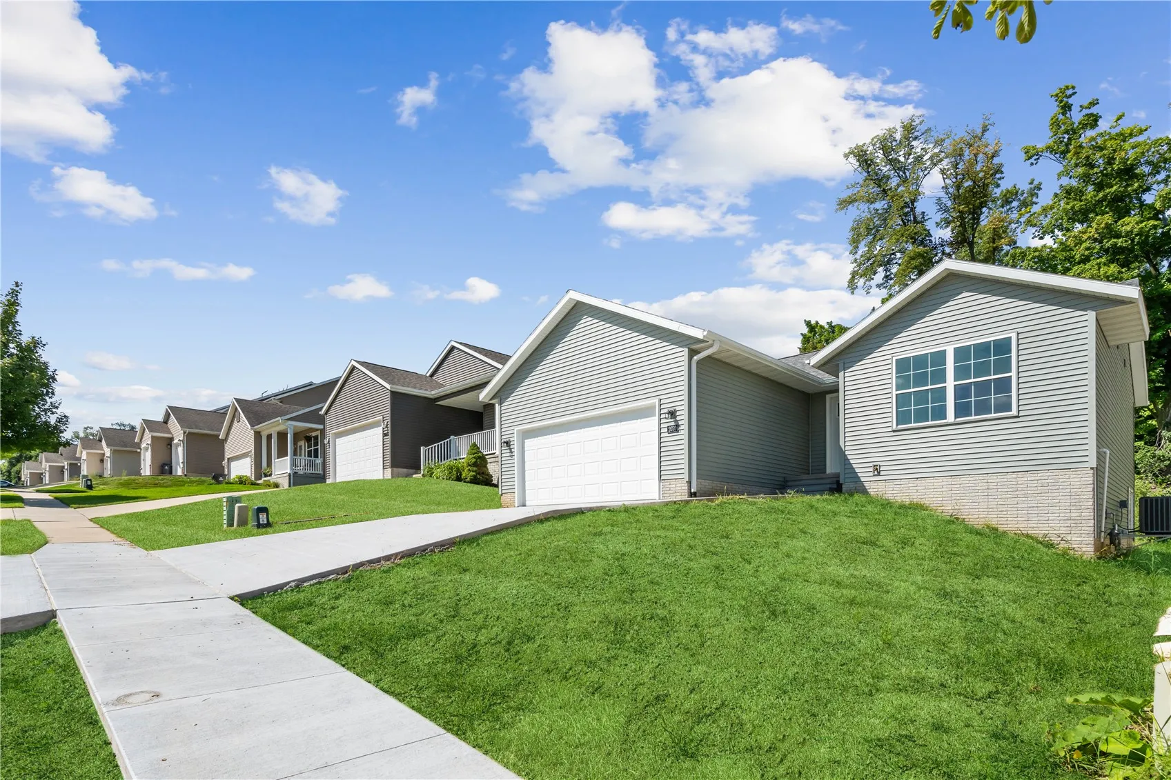 *PHOTO OF SIMILAR PROPERTY*