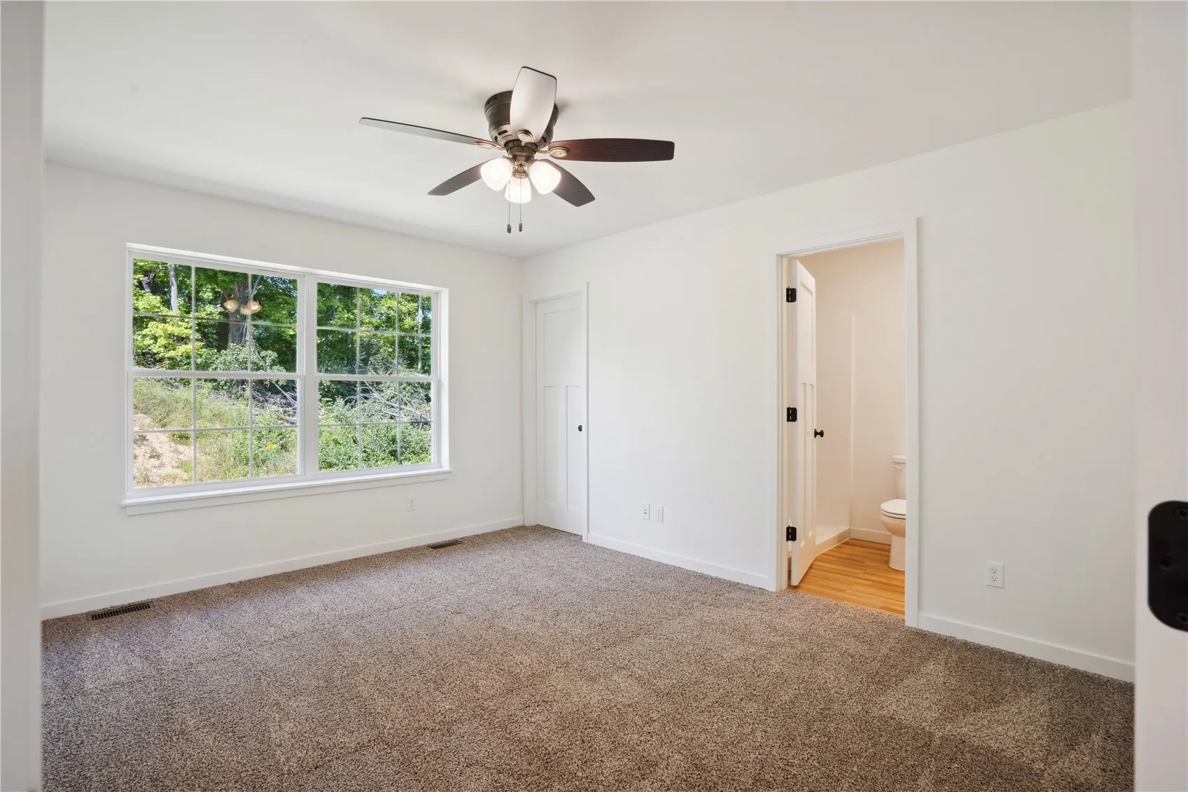 *PHOTO OF SIMILAR PROPERTY*