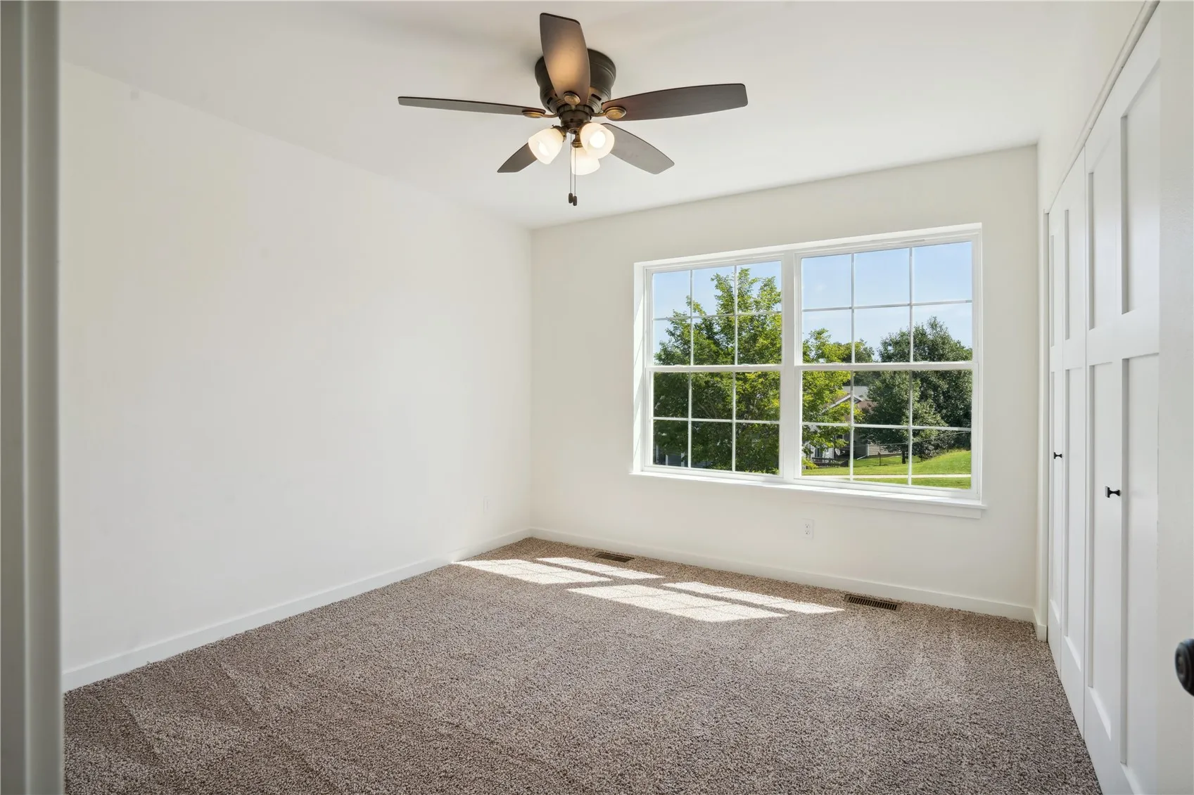 *PHOTO OF SIMILAR PROPERTY*
