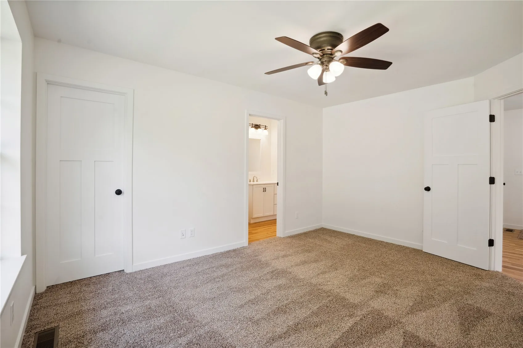 *PHOTO OF SIMILAR PROPERTY*