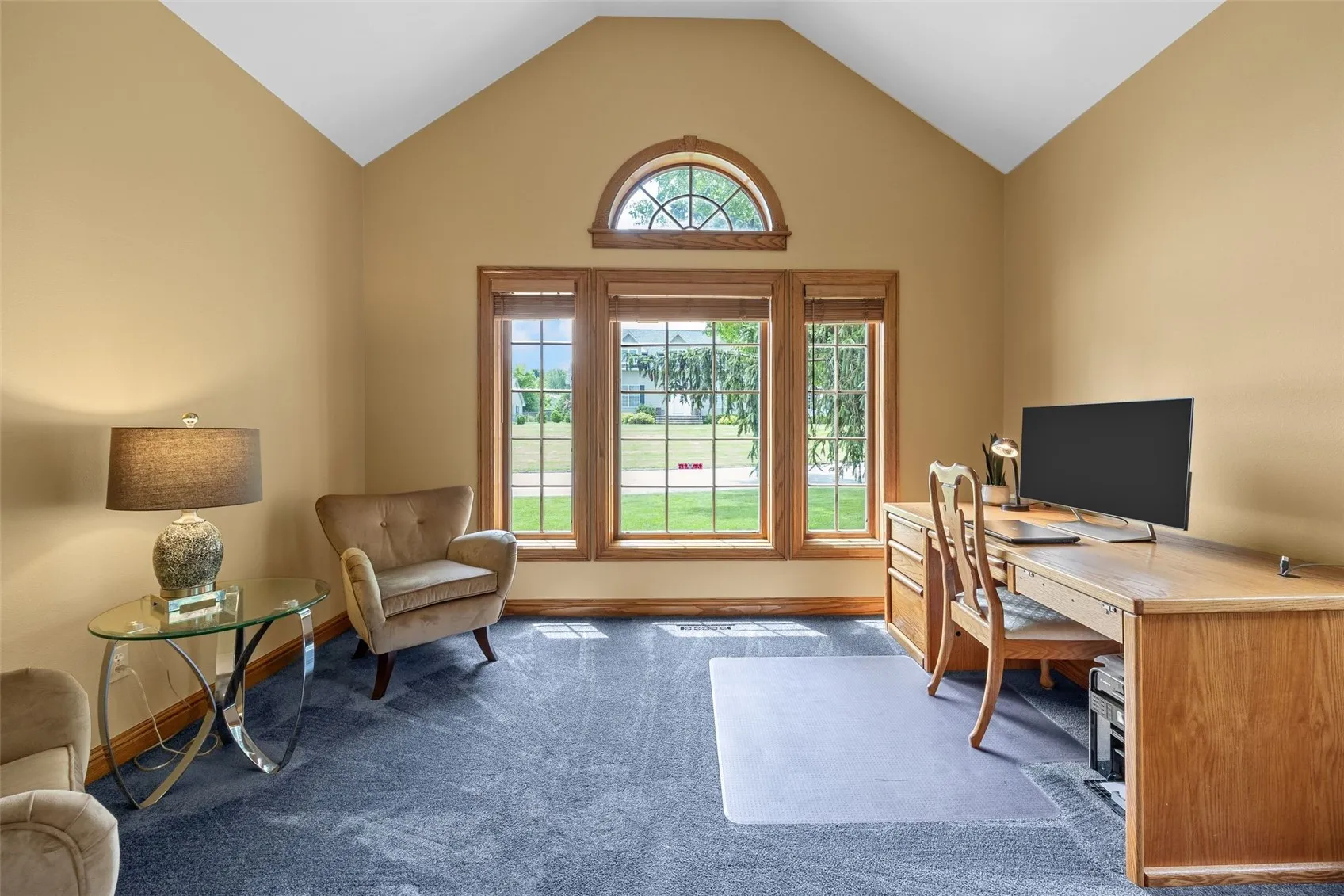 Vaulted main-floor office