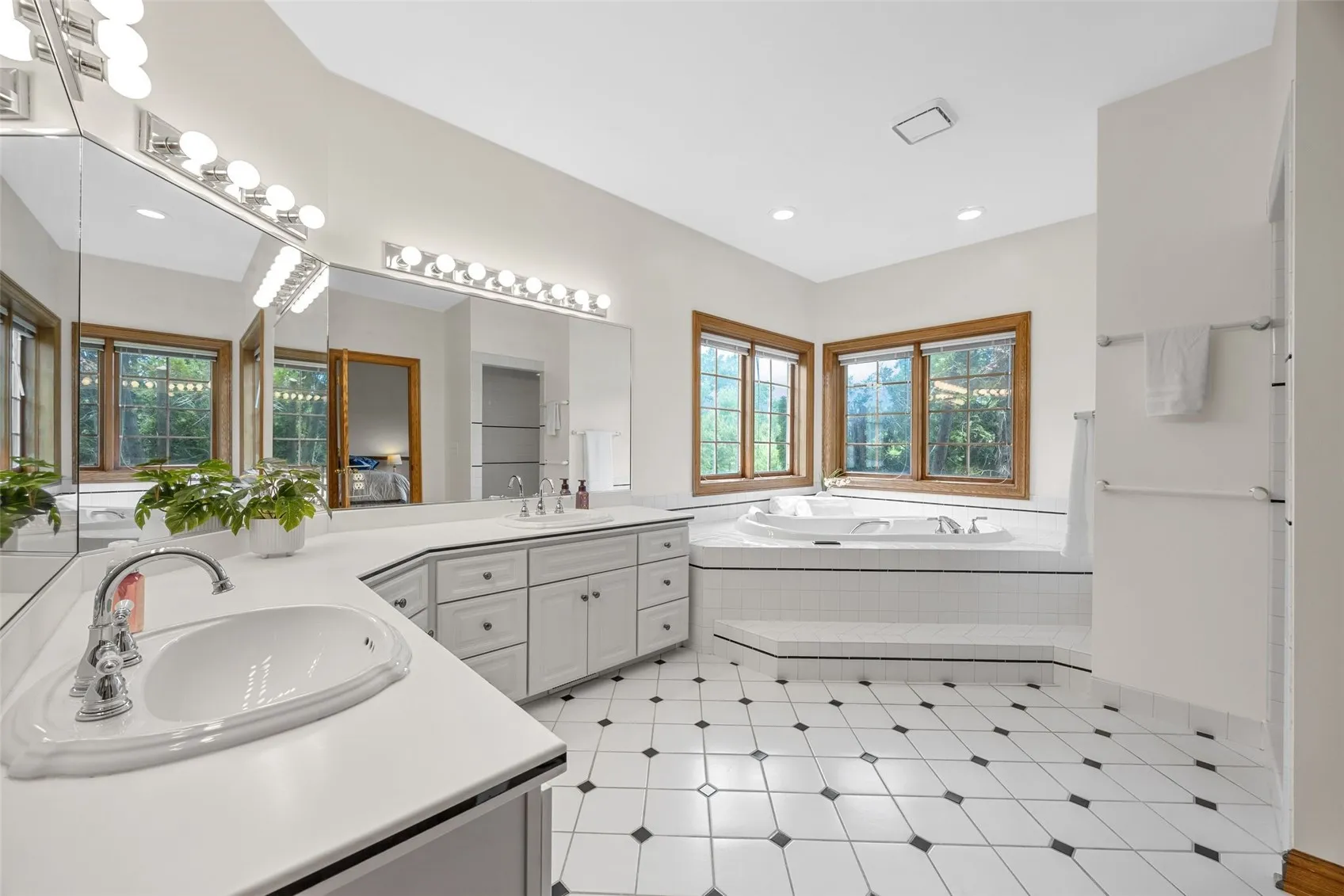 Spa-caliber primary bath