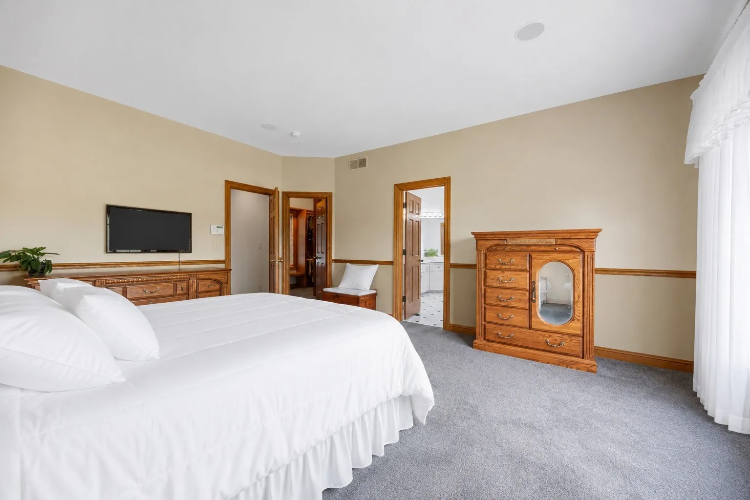 Spacious primary retreat