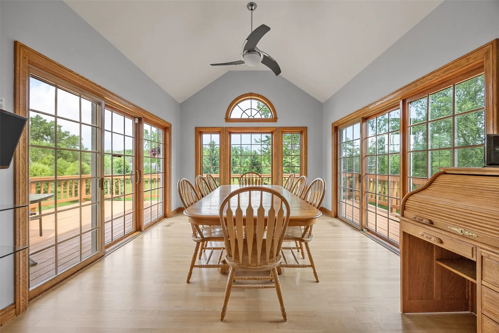 Four-season sunroom