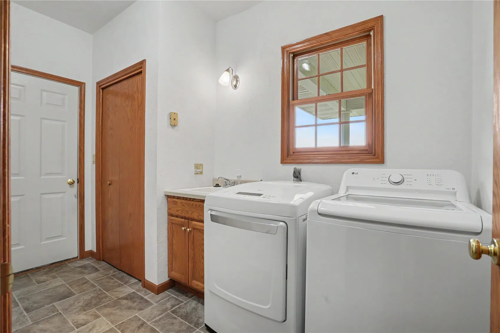 main level laundry w/ sink