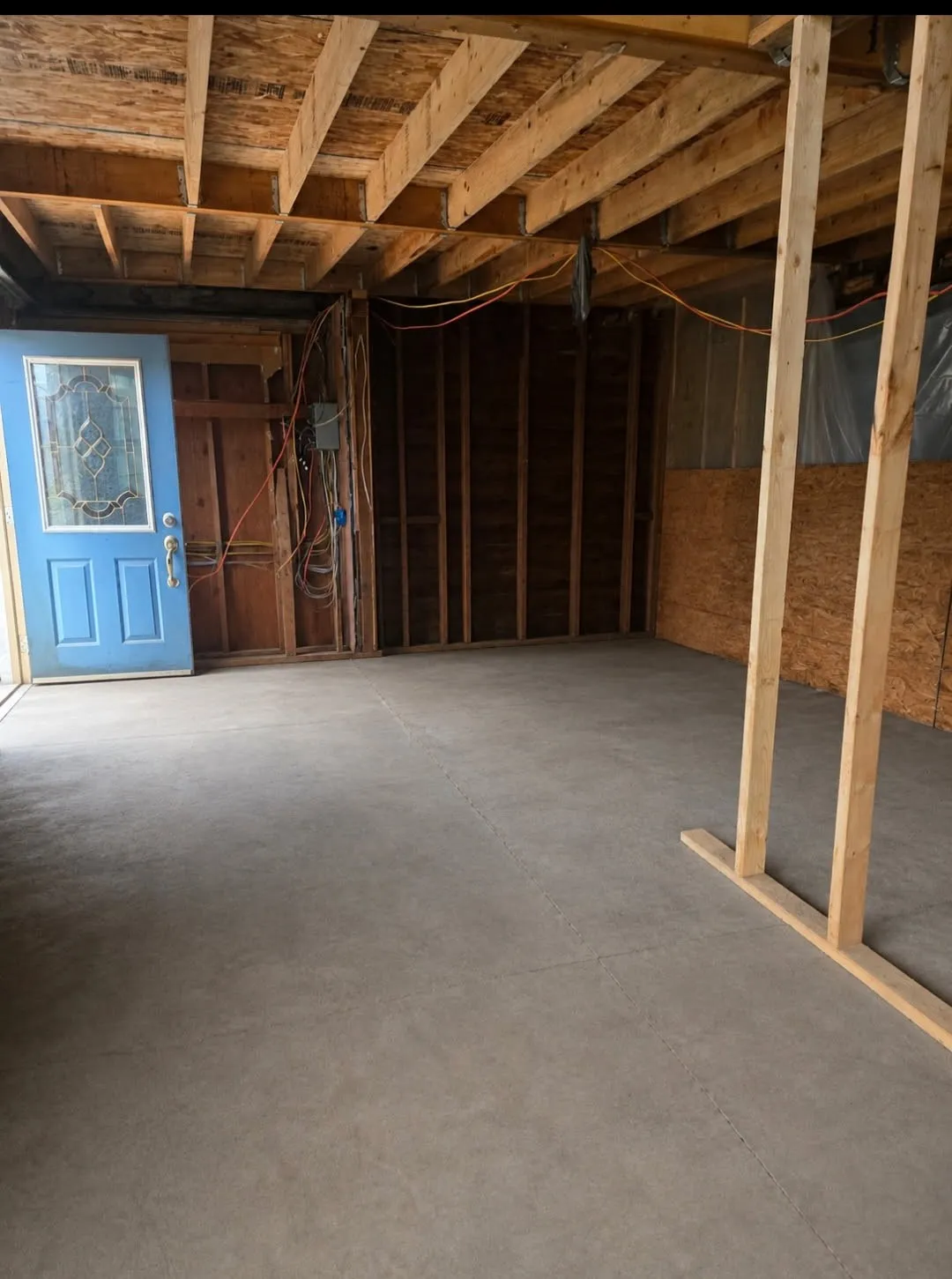 entry way/dining room