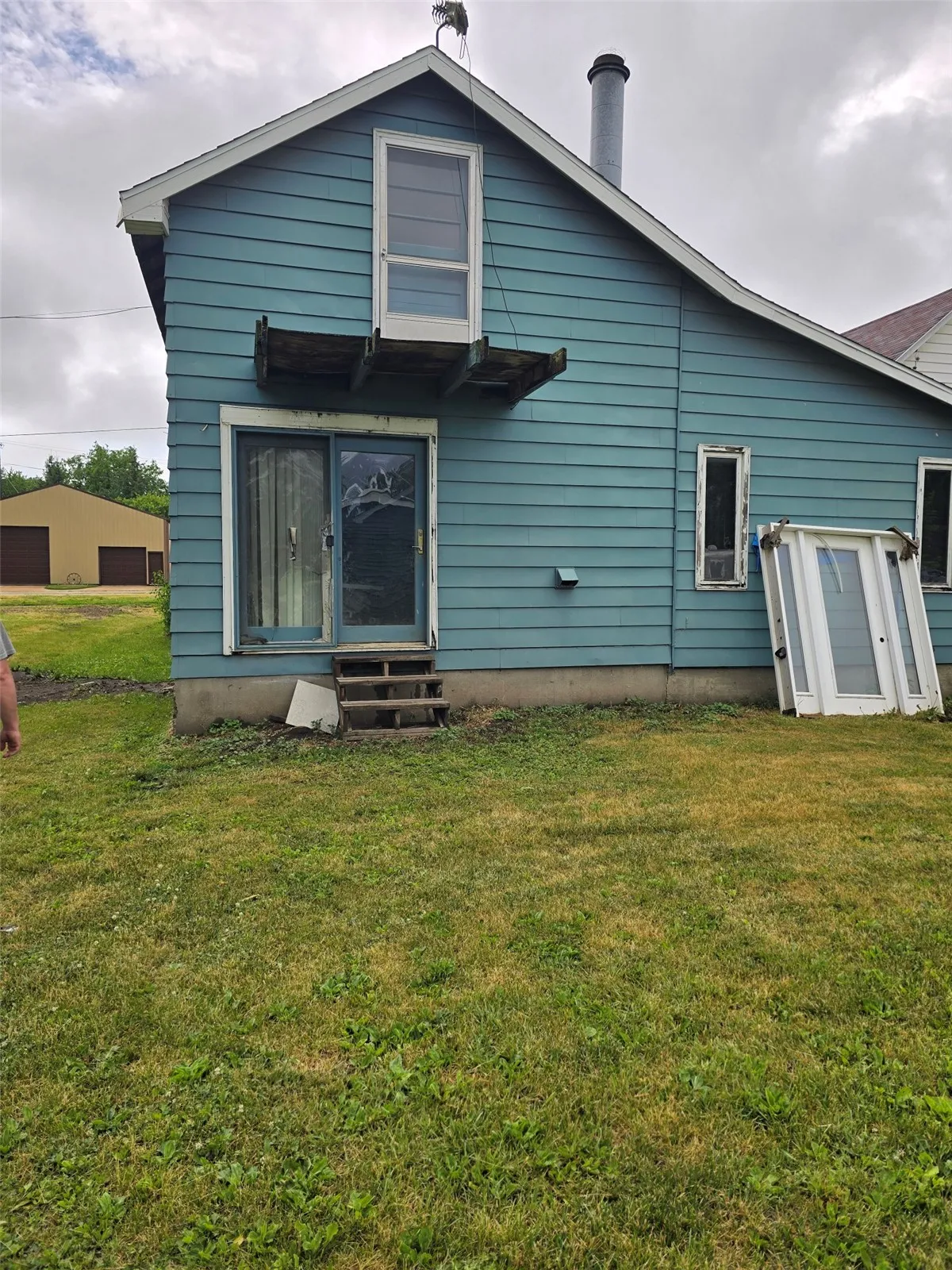 back yard/ back entry